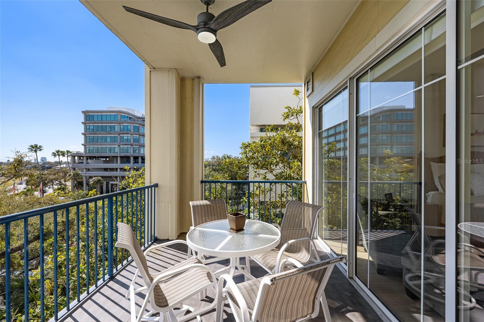 Listing photo id 43 for 509 Bay Street 303