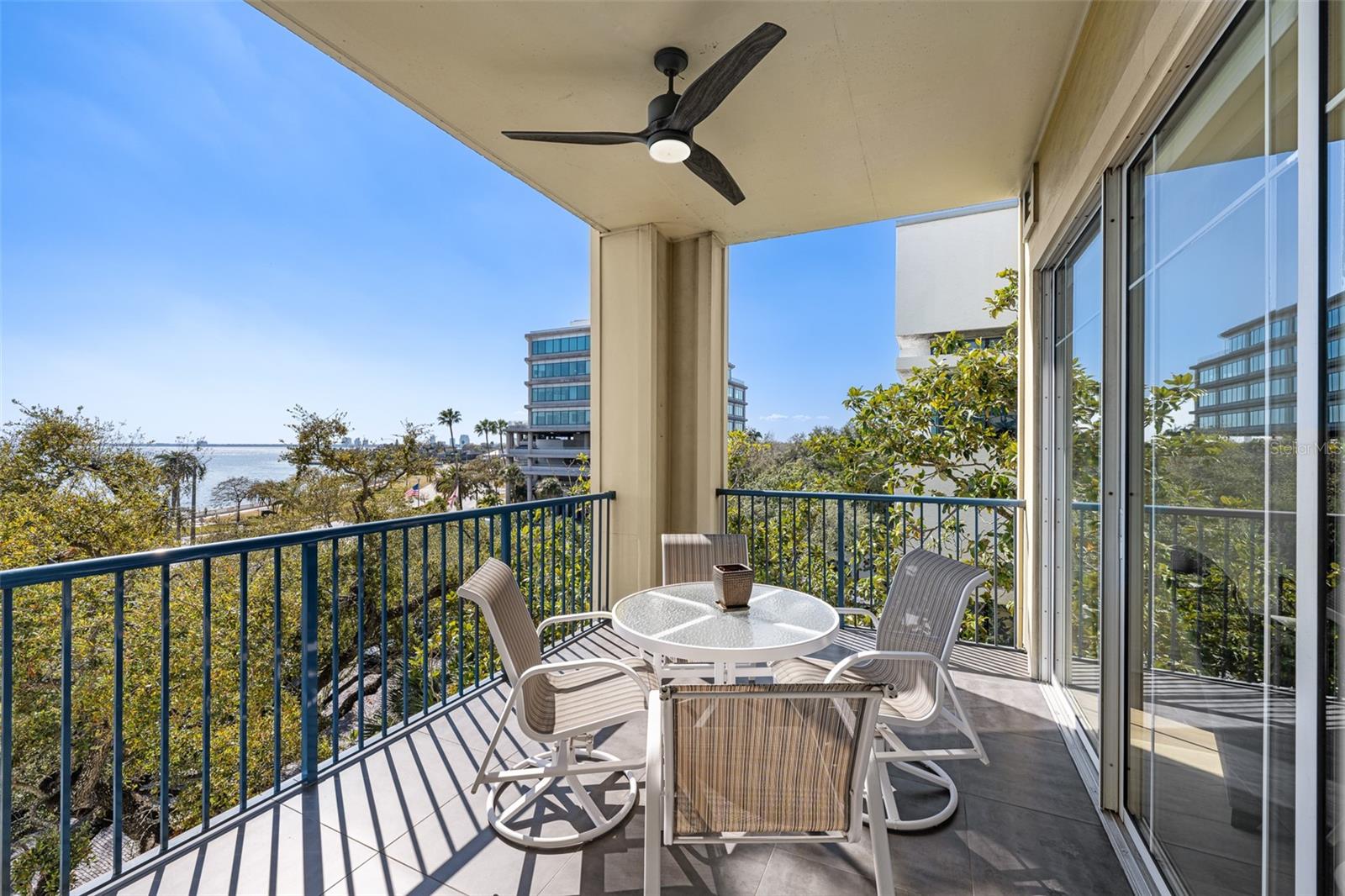 Listing photo id 44 for 509 Bay Street 303