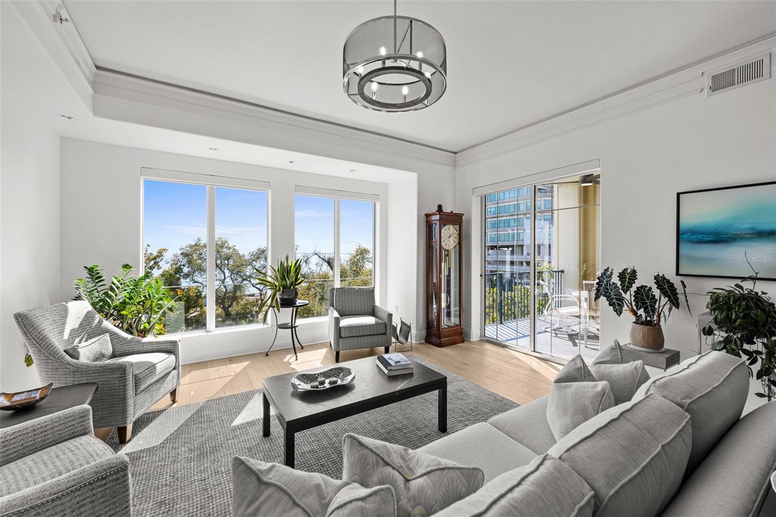 Listing photo id 45 for 509 Bay Street 303