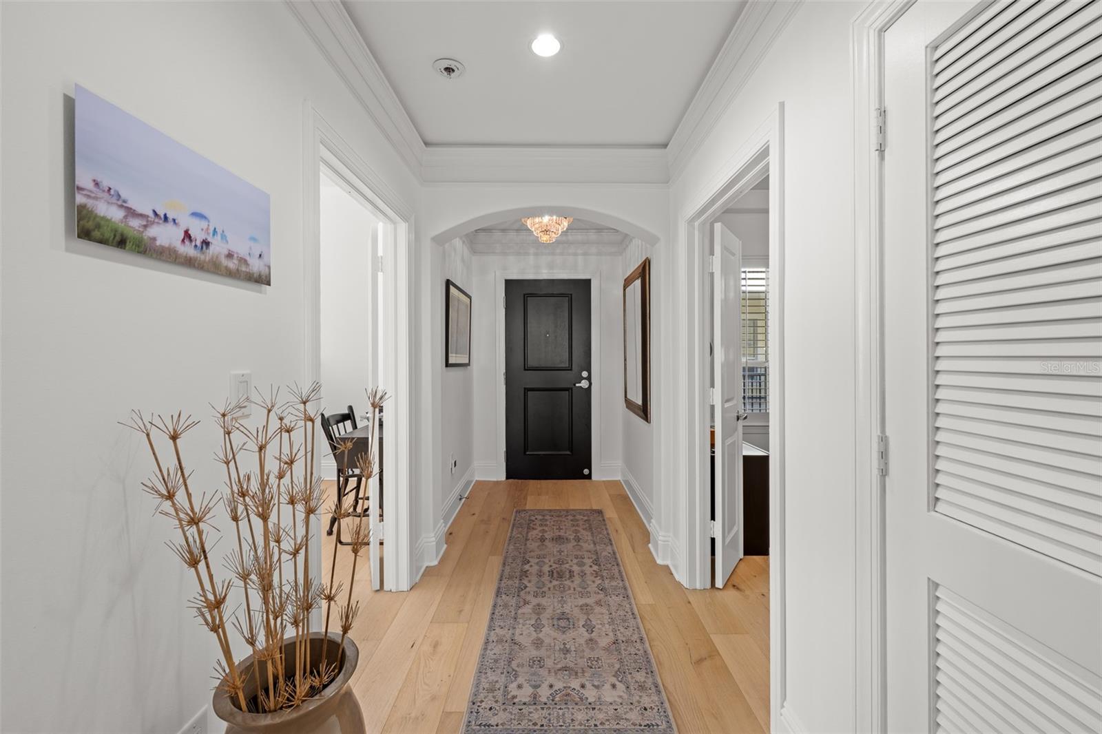 Listing photo id 3 for 509 Bay Street 303