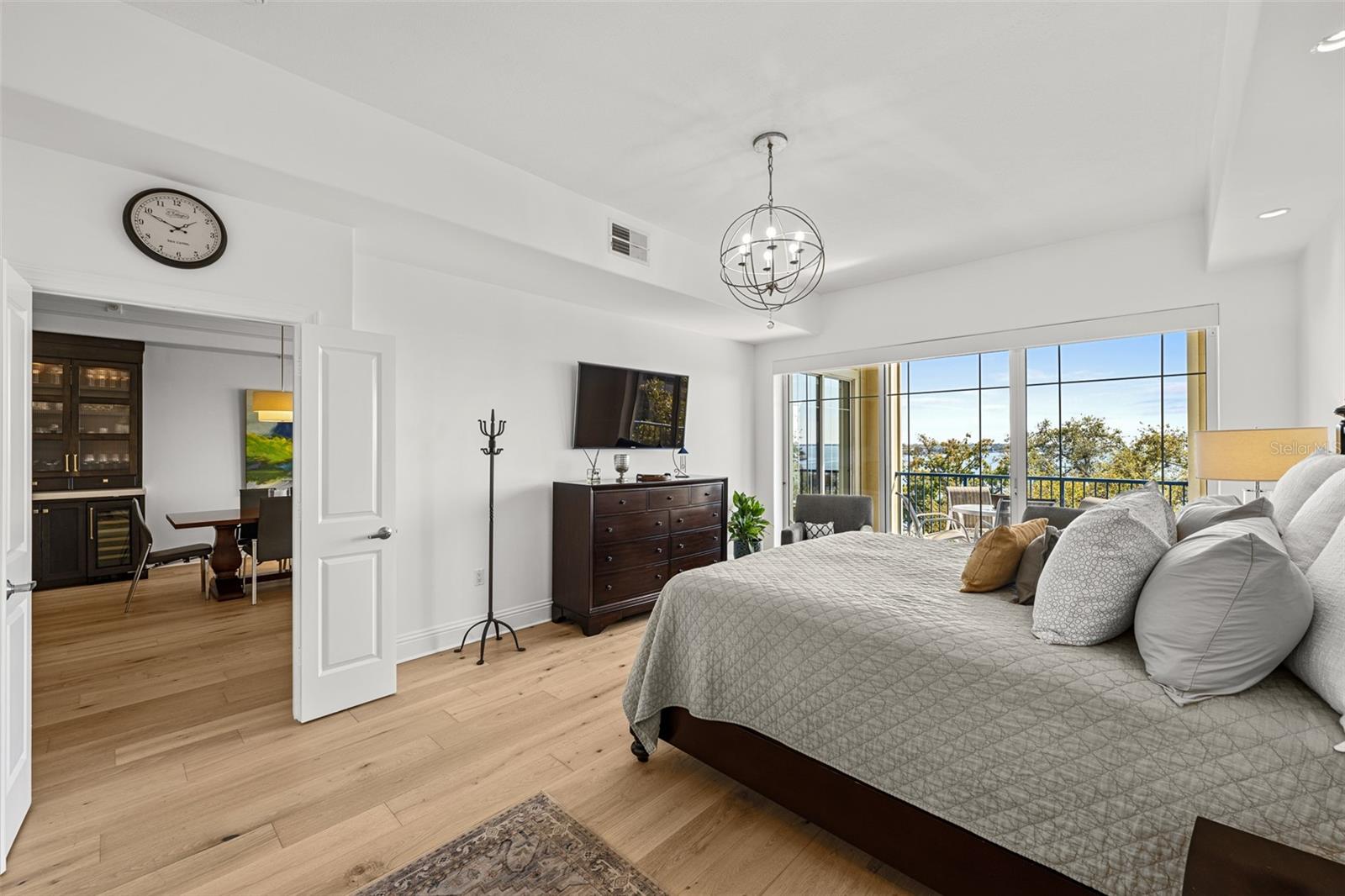 Listing photo id 50 for 509 Bay Street 303