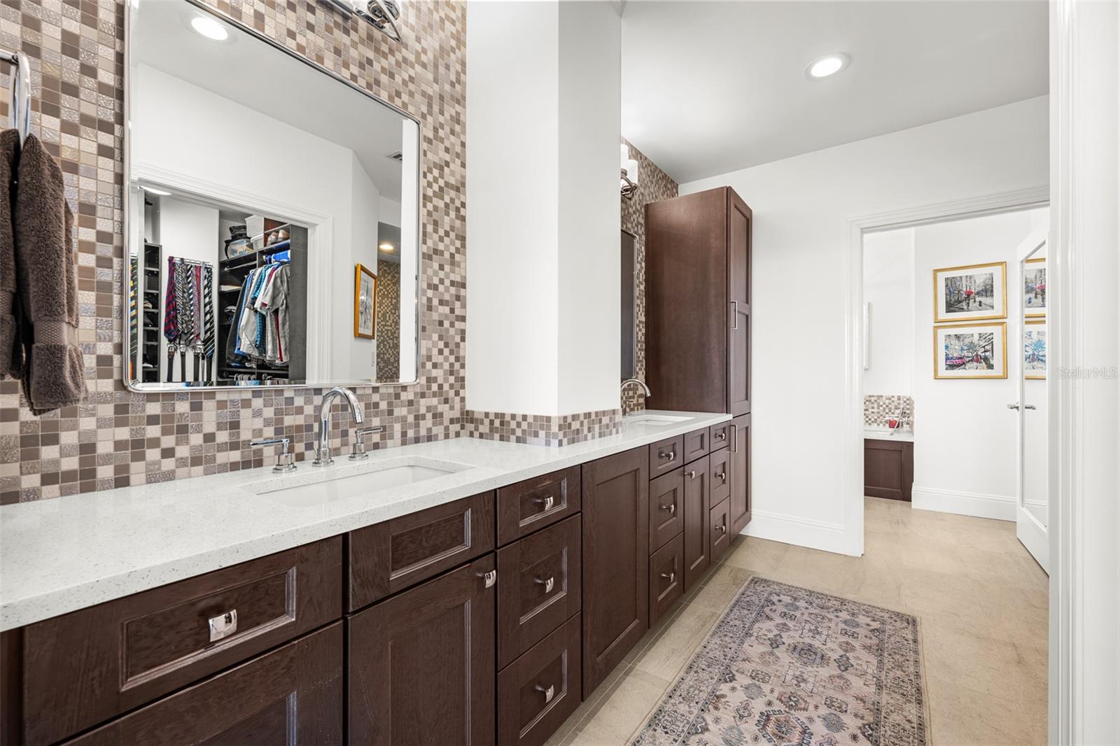 Listing photo id 54 for 509 Bay Street 303