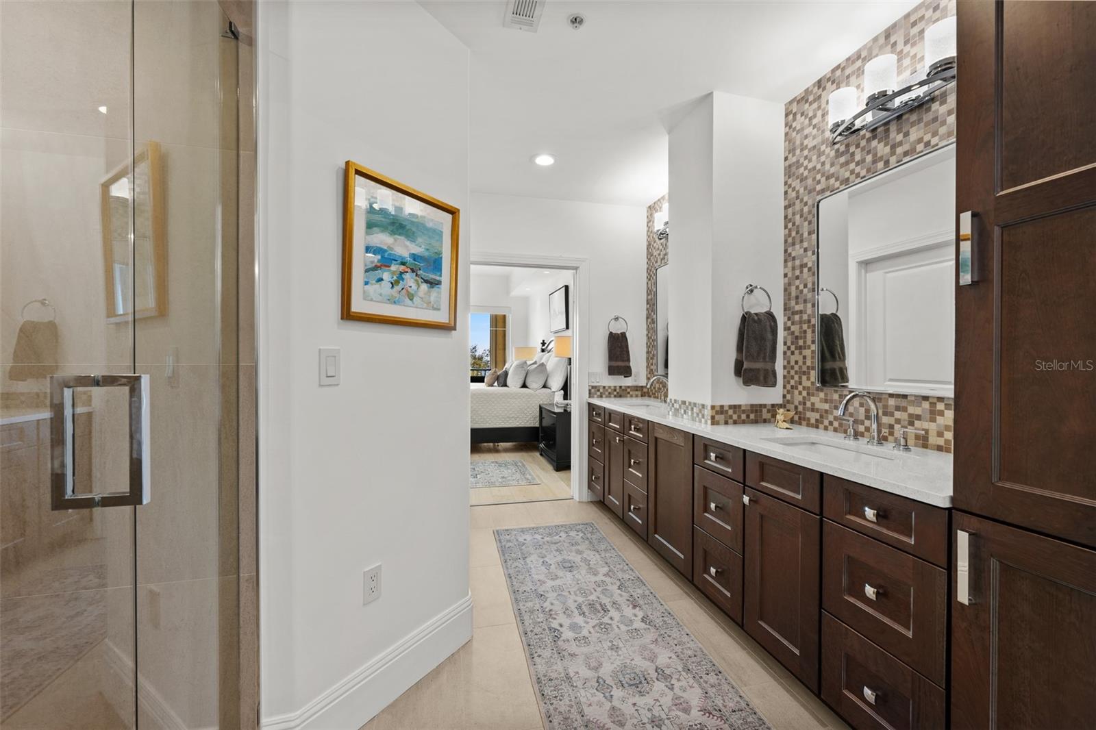 Listing photo id 57 for 509 Bay Street 303