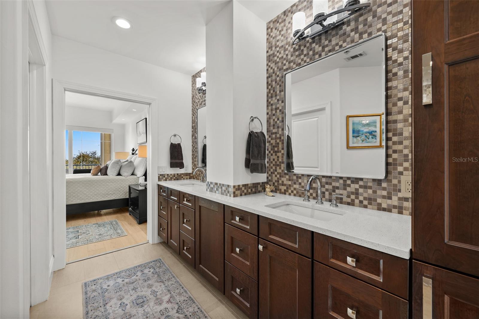 Listing photo id 58 for 509 Bay Street 303