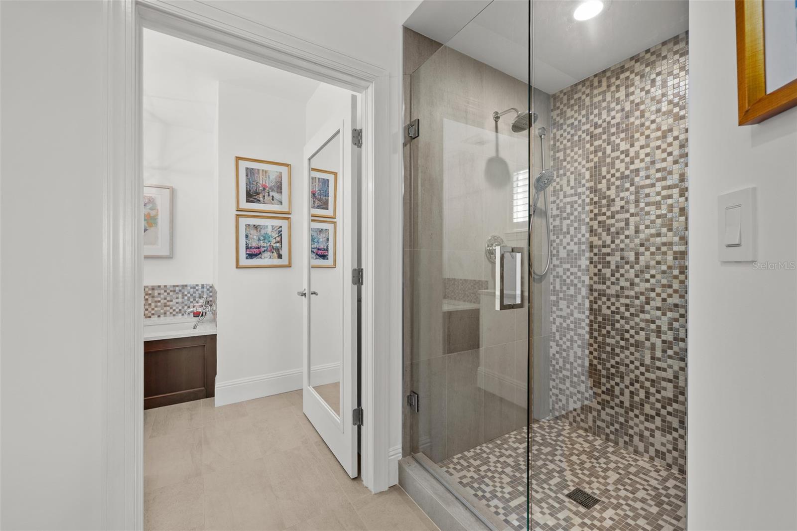 Listing photo id 61 for 509 Bay Street 303