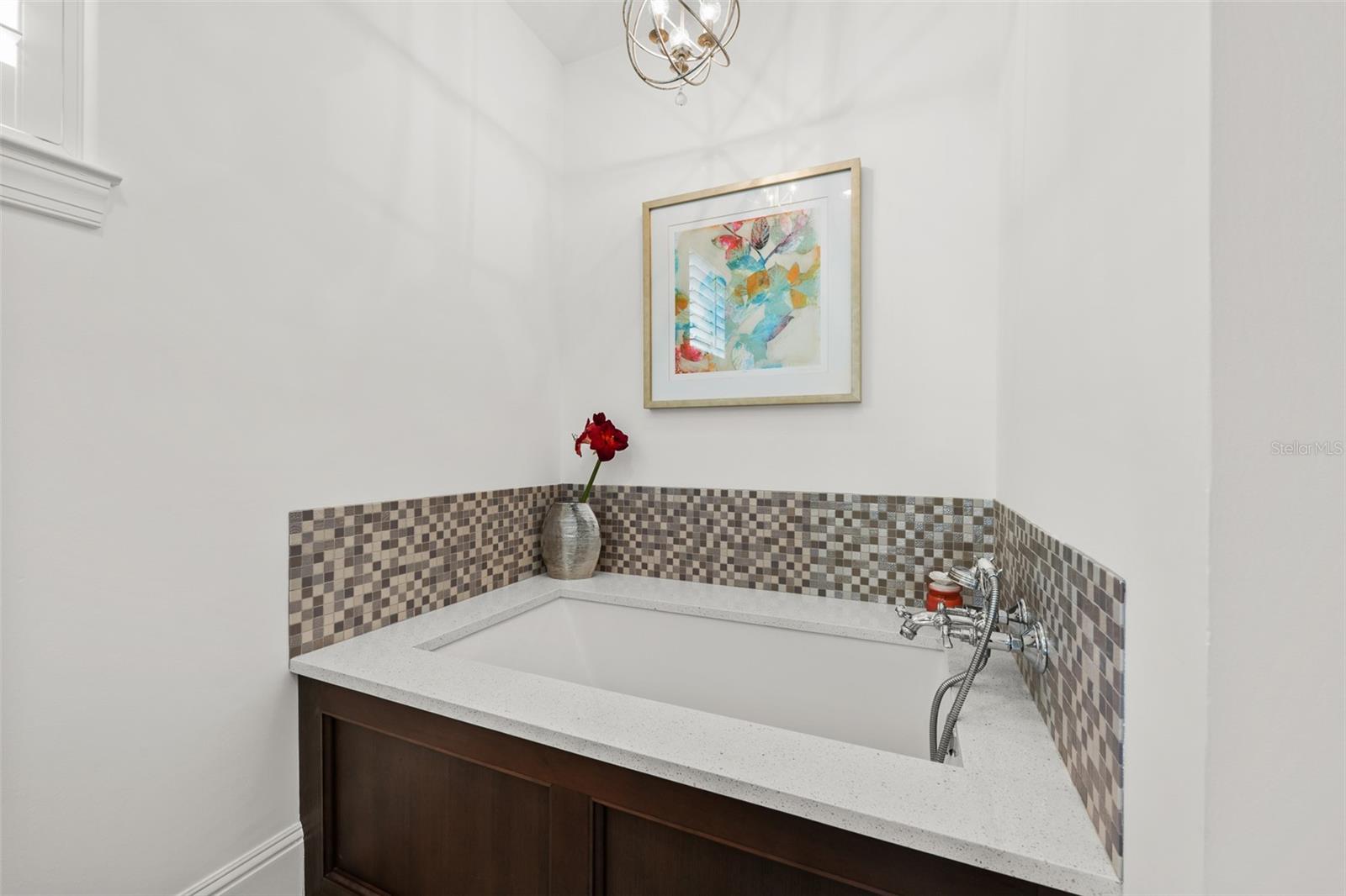 Listing photo id 63 for 509 Bay Street 303