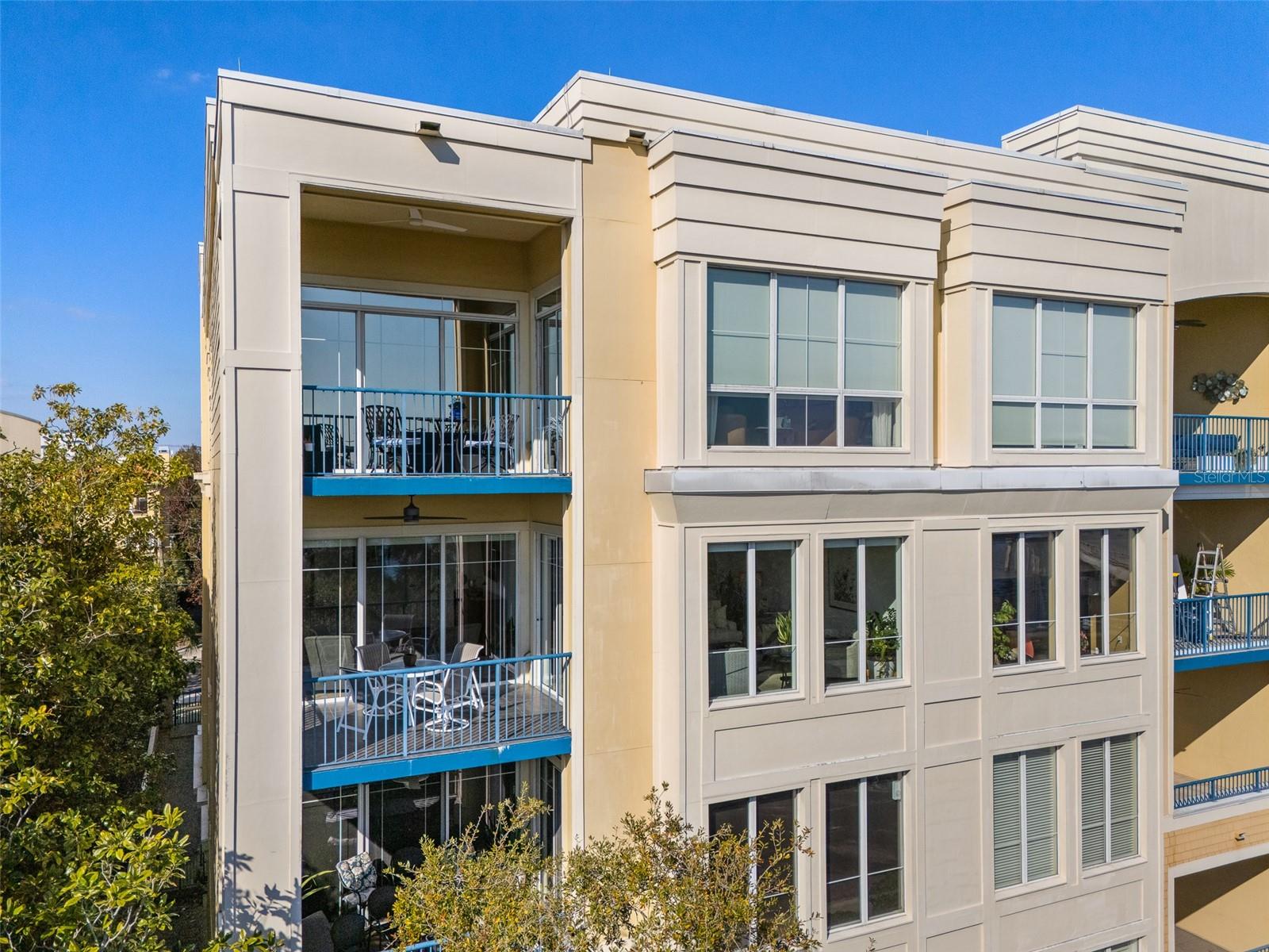 Listing photo id 66 for 509 Bay Street 303