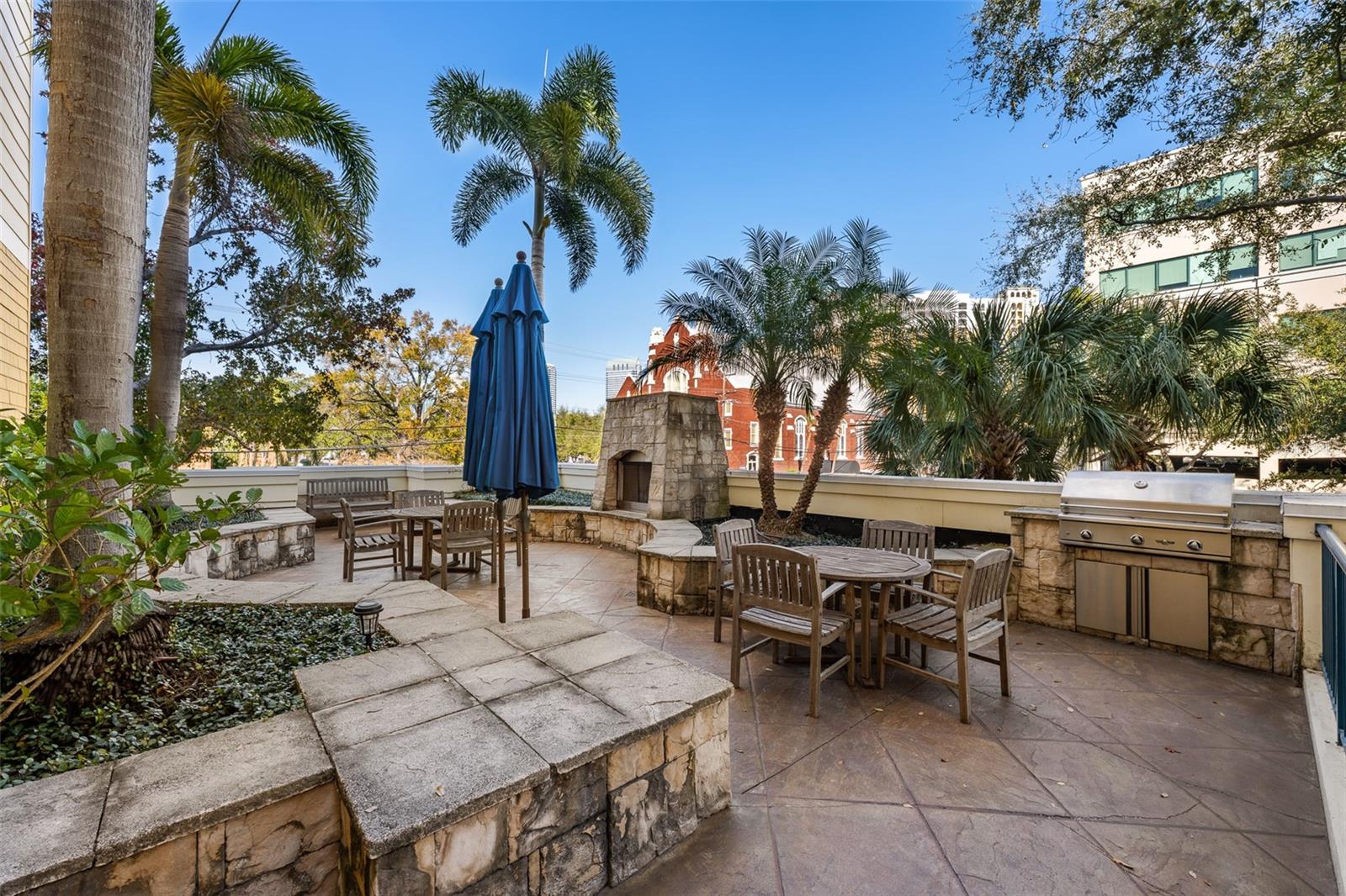 Listing photo id 70 for 509 Bay Street 303