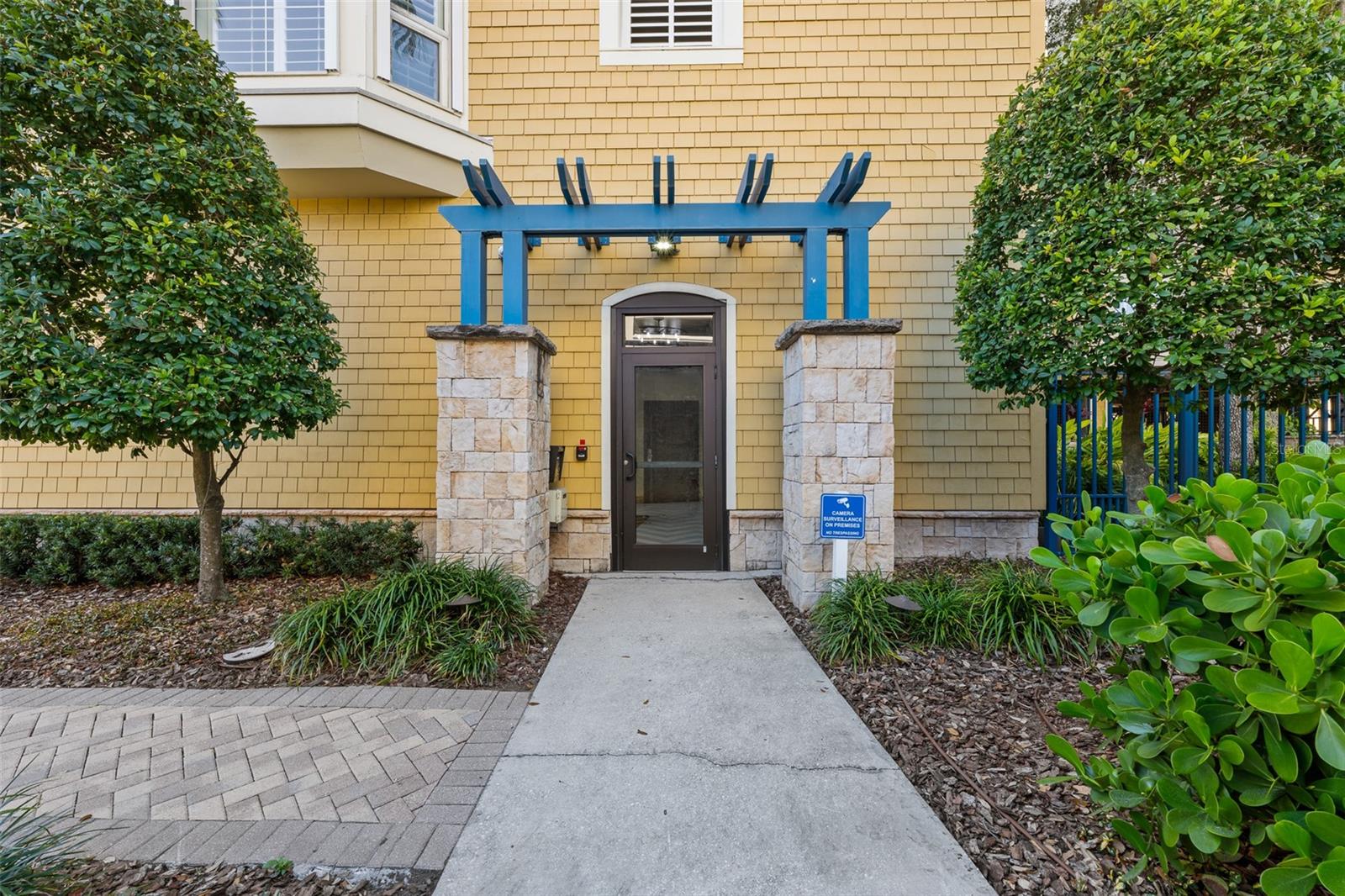 Listing photo id 73 for 509 Bay Street 303