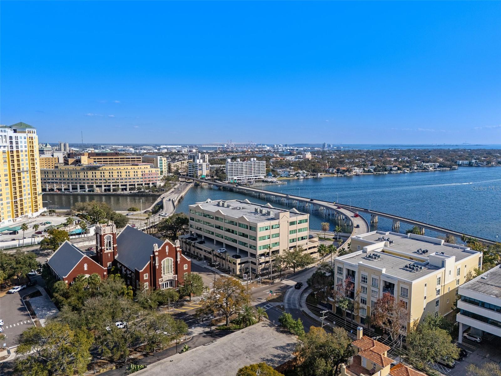 Listing photo id 85 for 509 Bay Street 303