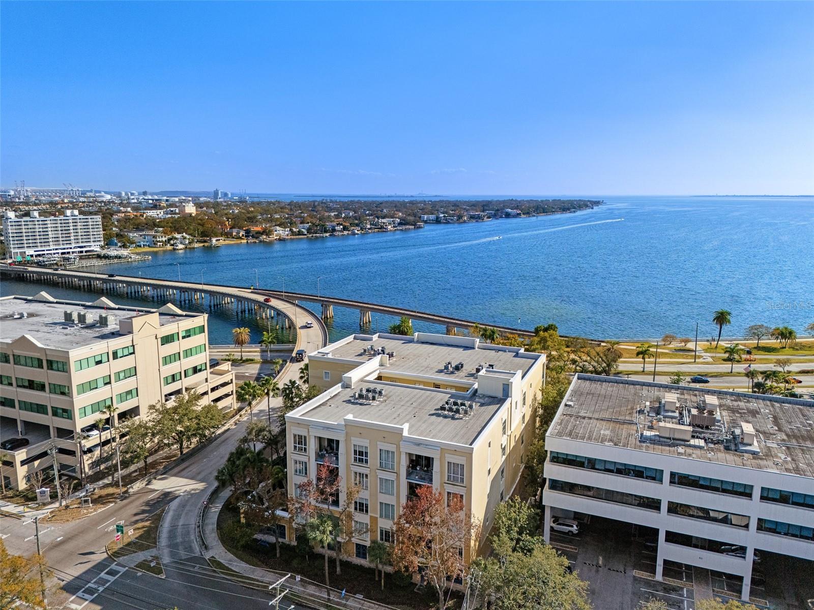 Listing photo id 86 for 509 Bay Street 303