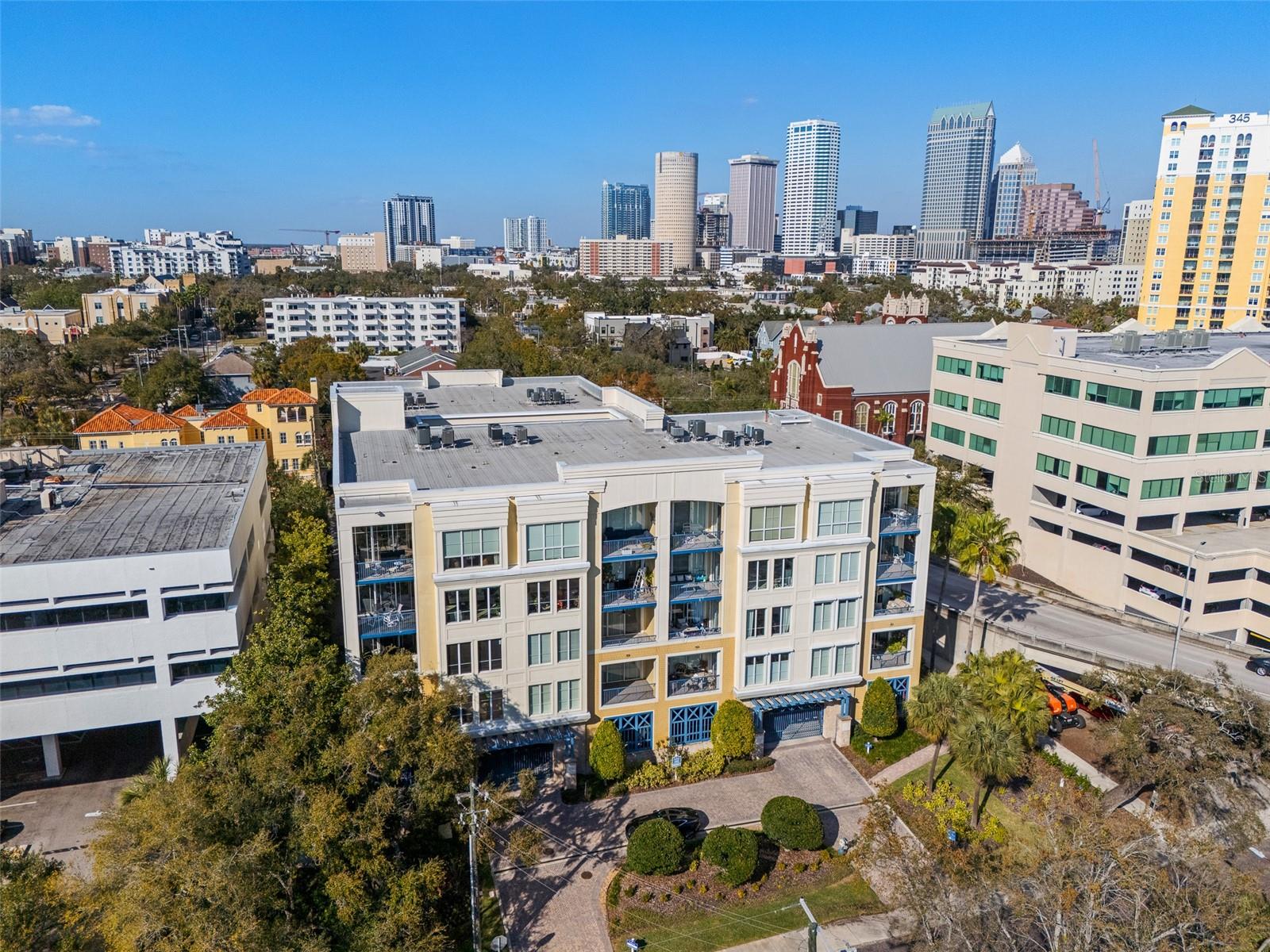 Listing photo id 89 for 509 Bay Street 303