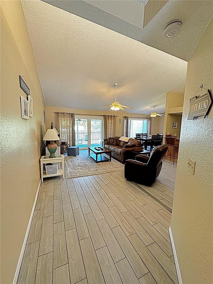 Image 6 of 33 For 404 Hidden Harbour Drive 404