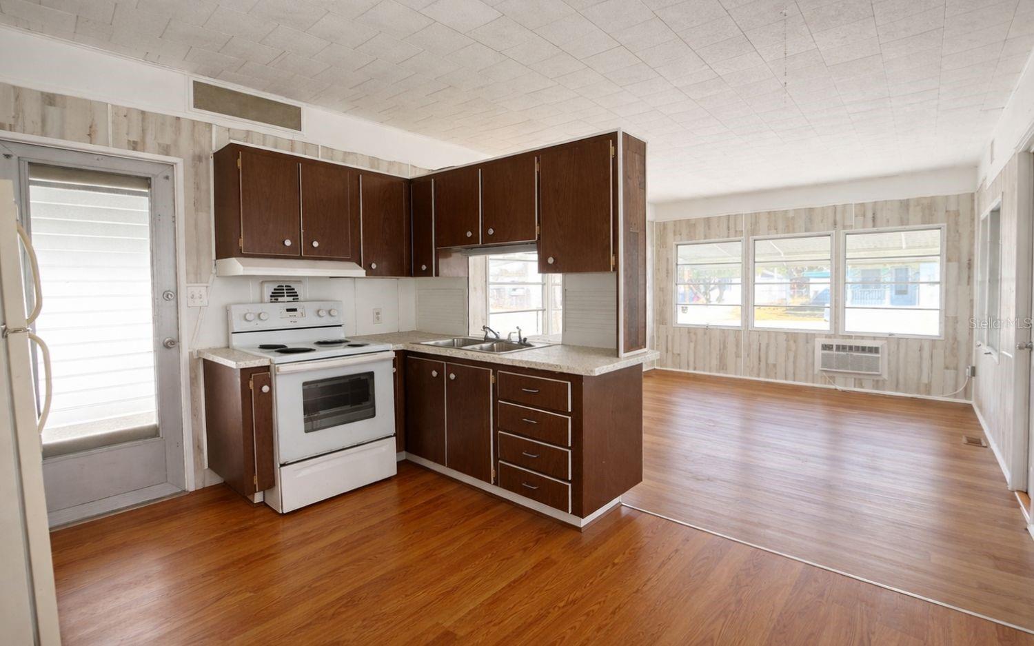 Image 5 of 33 For 1919 Pleasure Drive