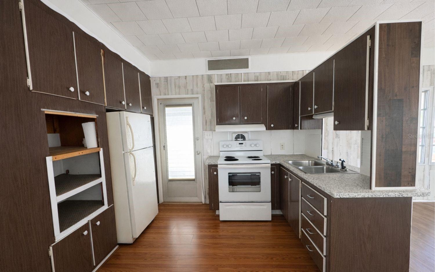 Image 6 of 33 For 1919 Pleasure Drive