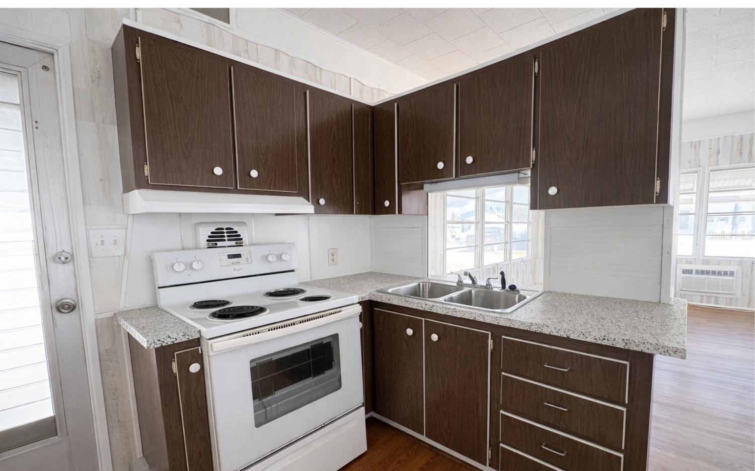 Image 7 of 33 For 1919 Pleasure Drive