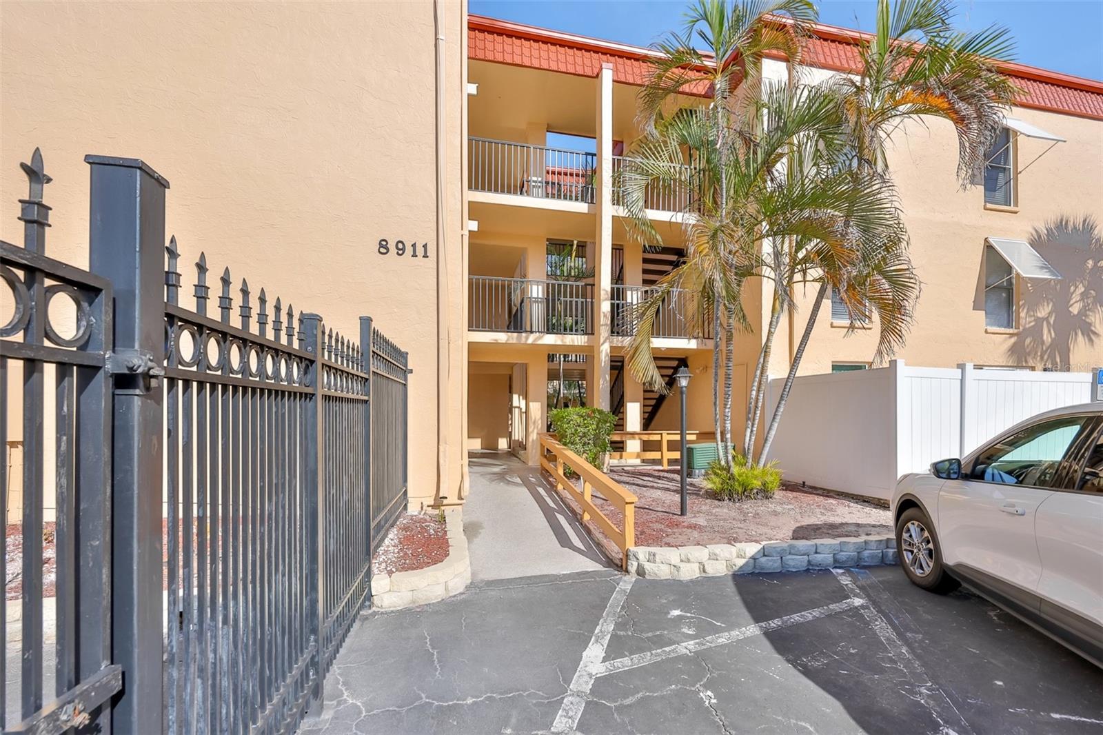 Image 36 of 48 For 8911 Blind Pass Road 306