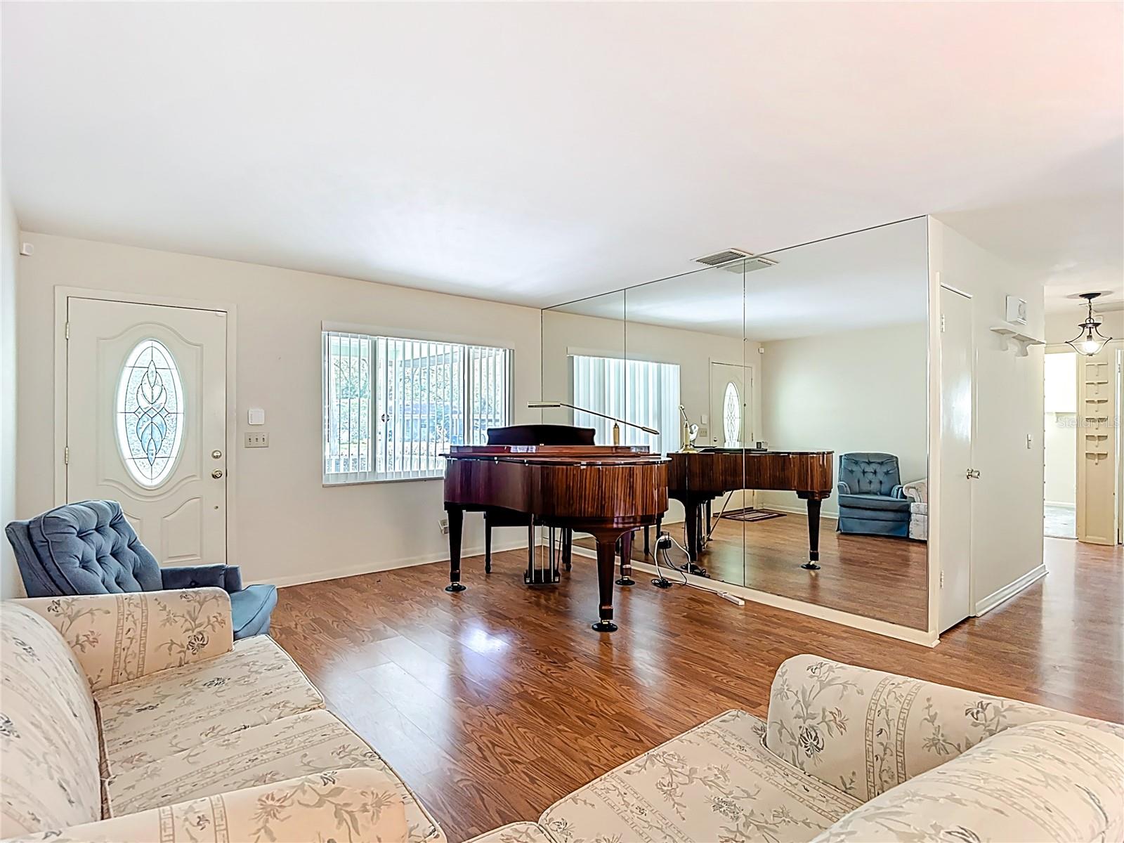 Image 13 of 31 For 11328 Oakleaf Avenue