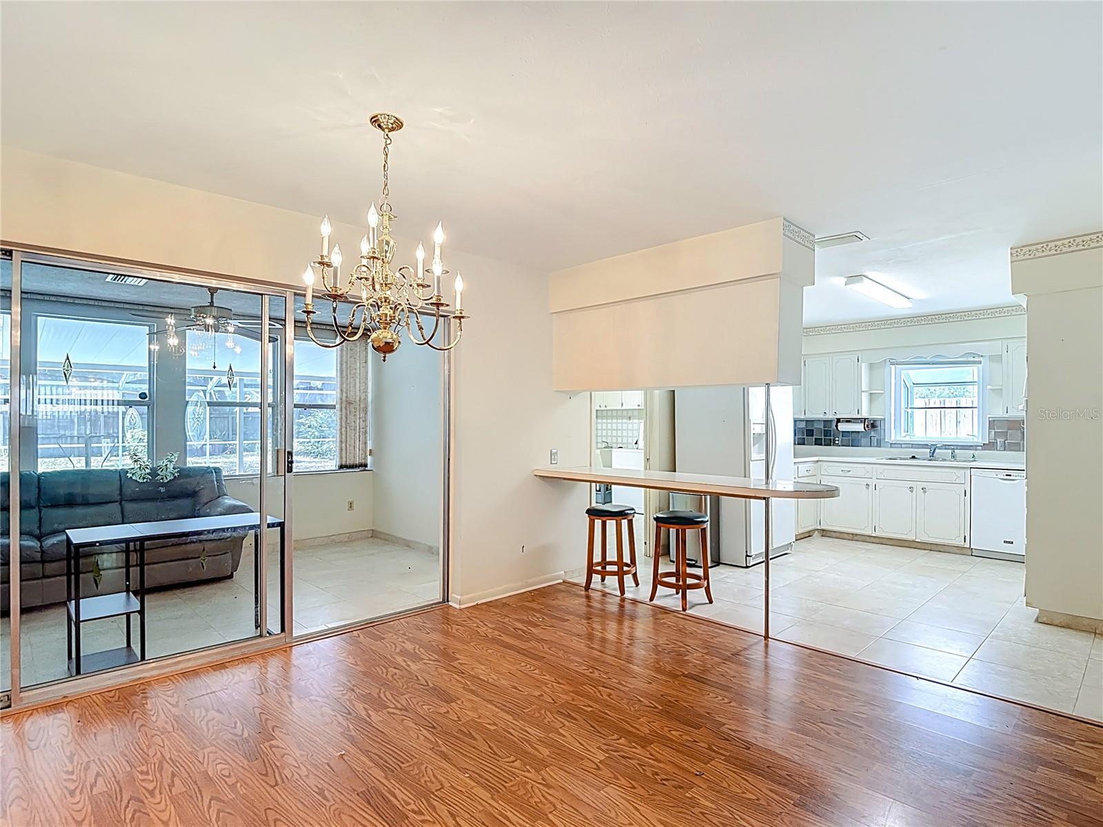 Image 14 of 31 For 11328 Oakleaf Avenue