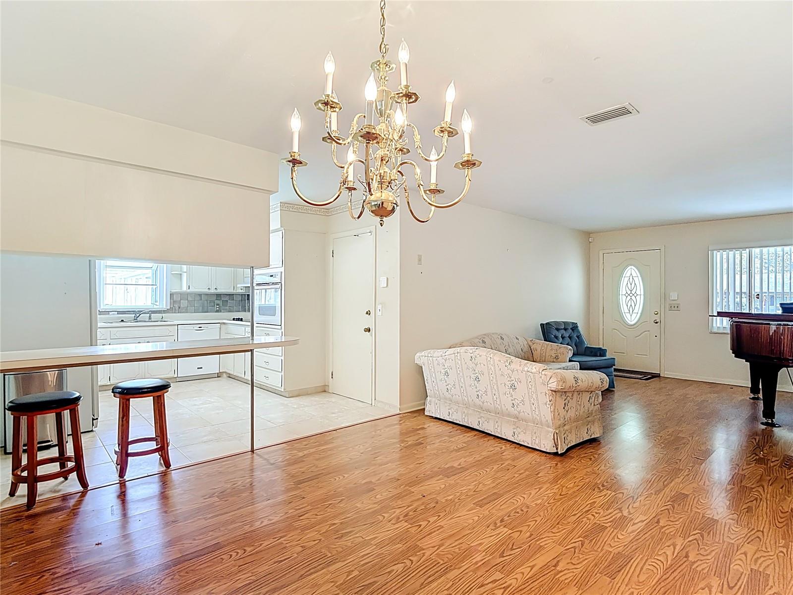 Image 15 of 31 For 11328 Oakleaf Avenue