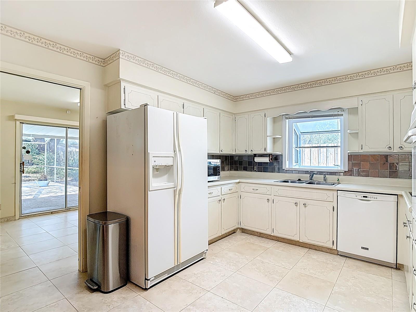 Image 16 of 31 For 11328 Oakleaf Avenue