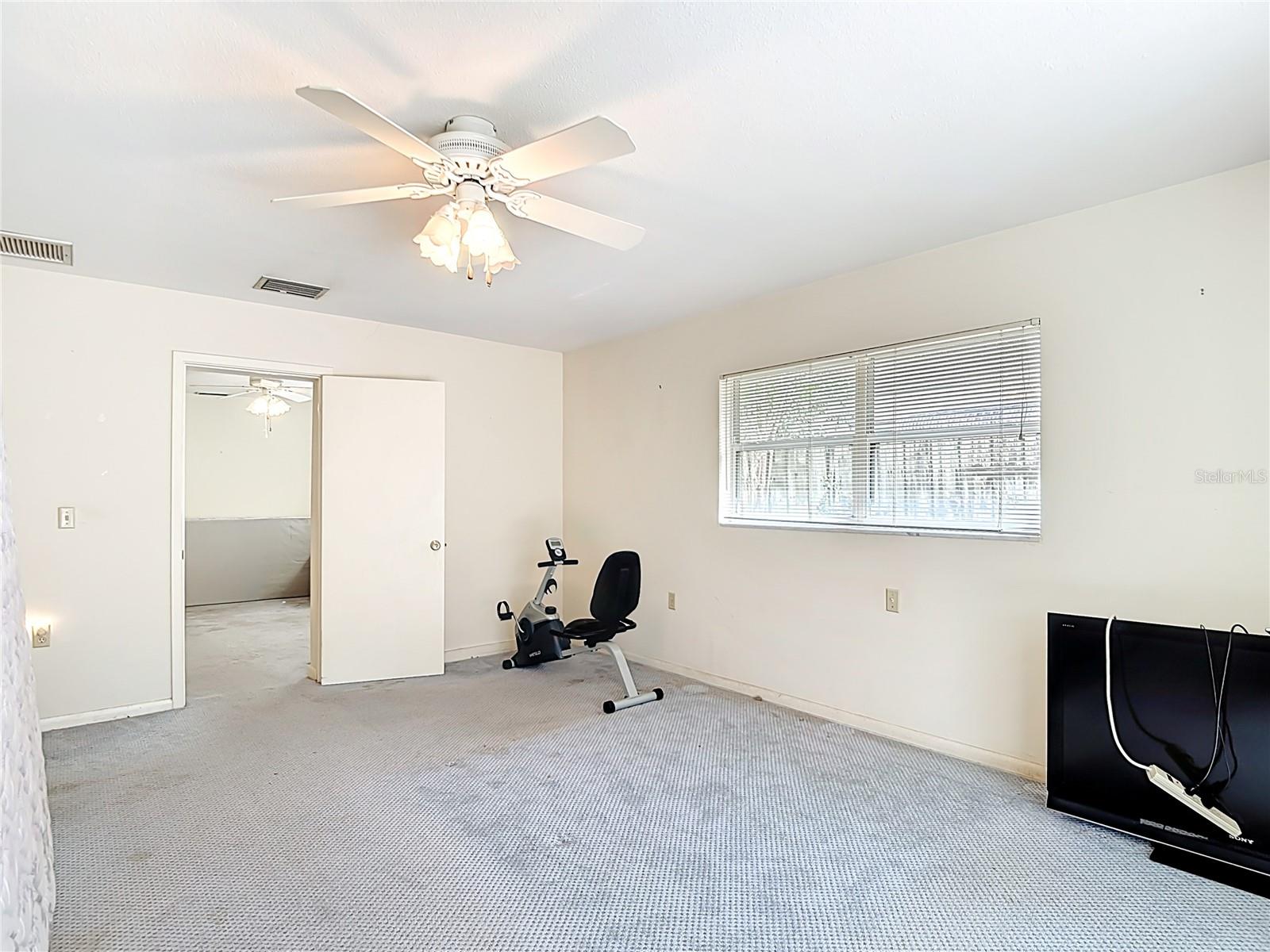 Image 25 of 31 For 11328 Oakleaf Avenue