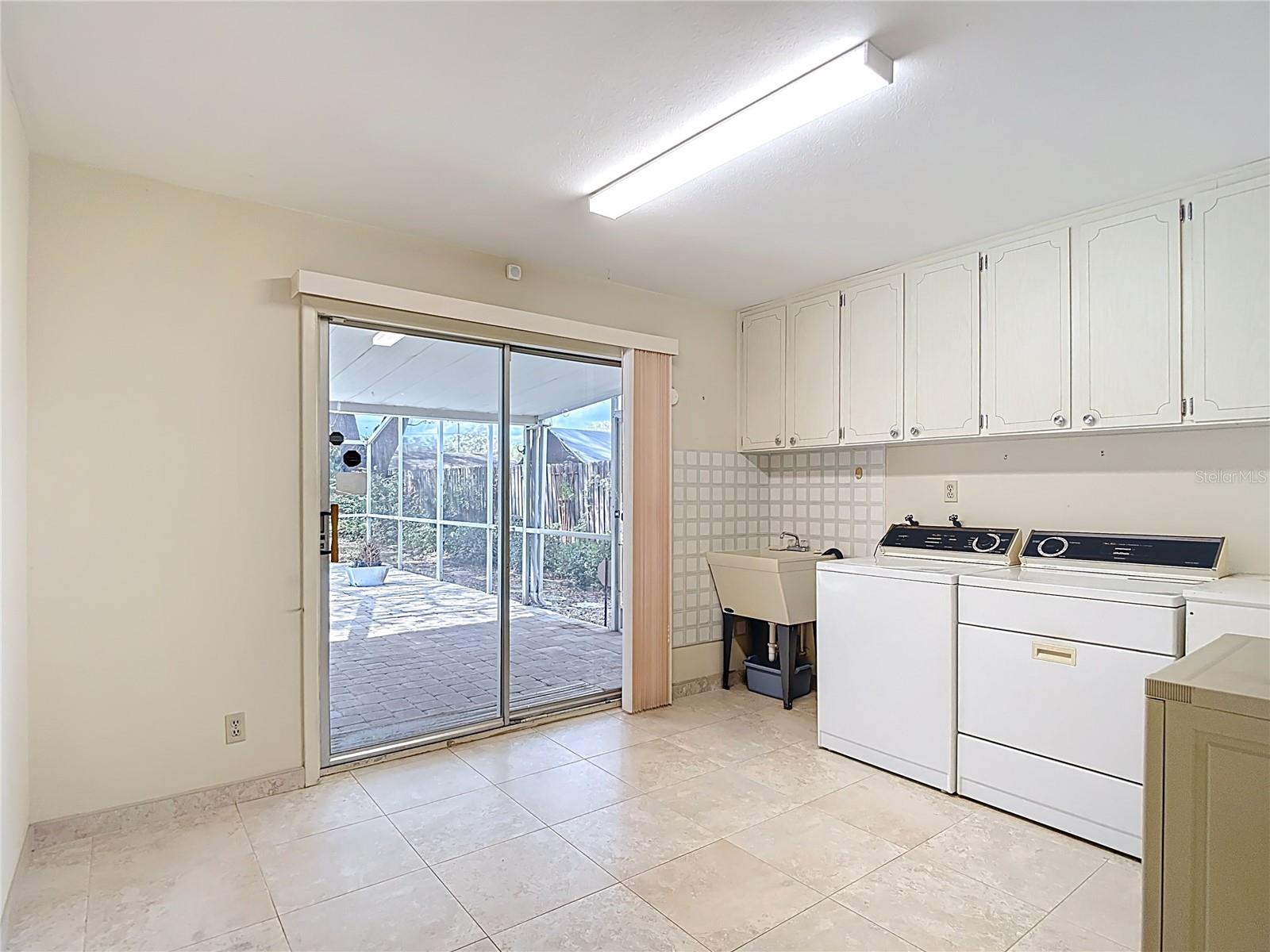 Image 27 of 31 For 11328 Oakleaf Avenue