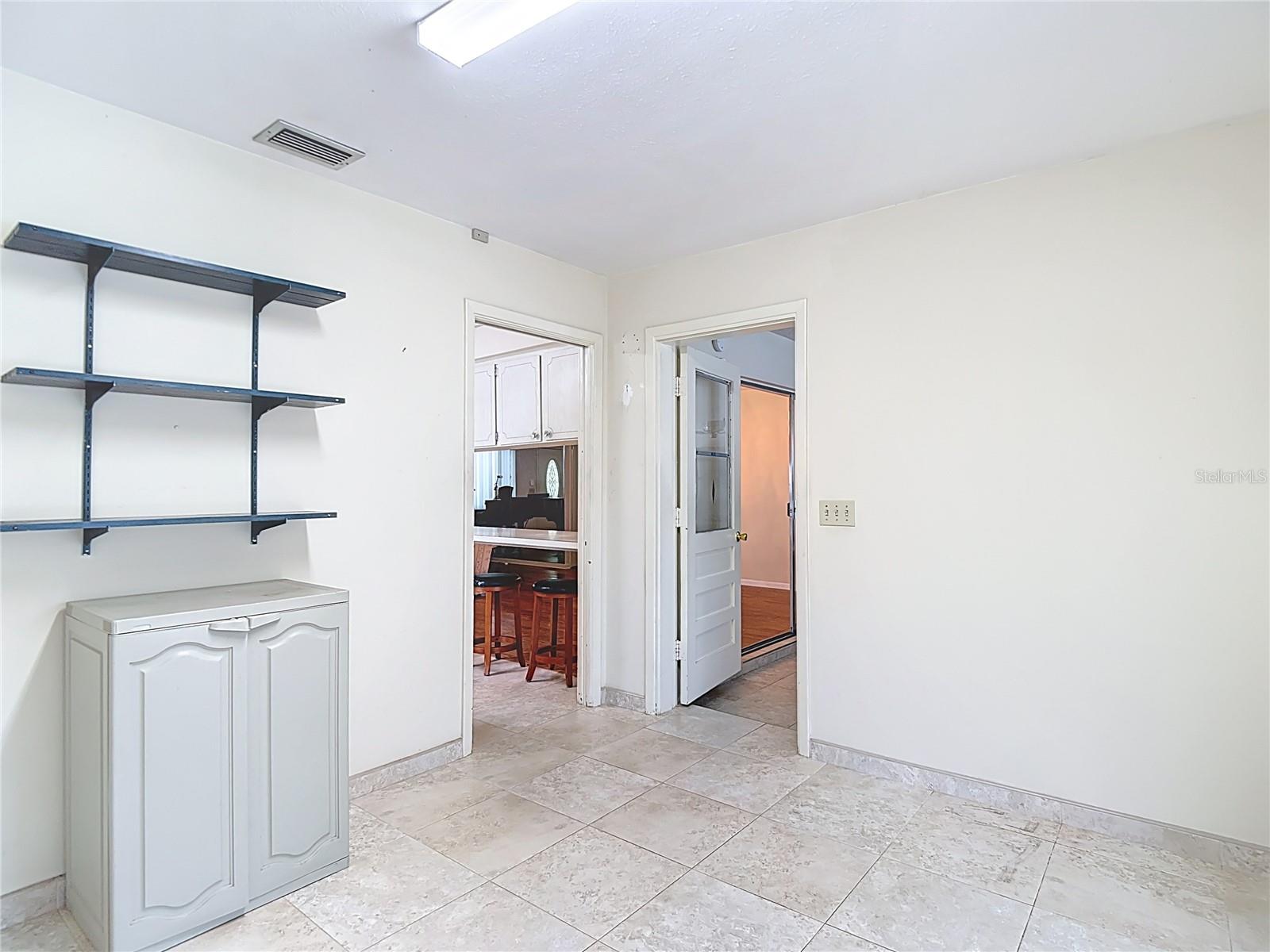 Image 28 of 31 For 11328 Oakleaf Avenue