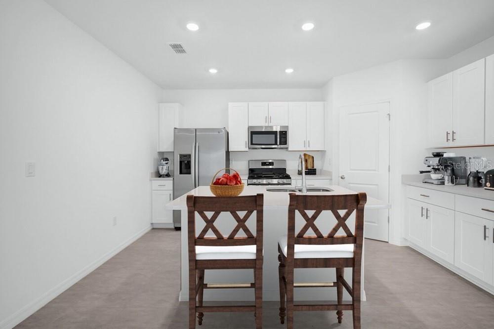 Image 13 of 52 For 13828 Shellmore Avenue