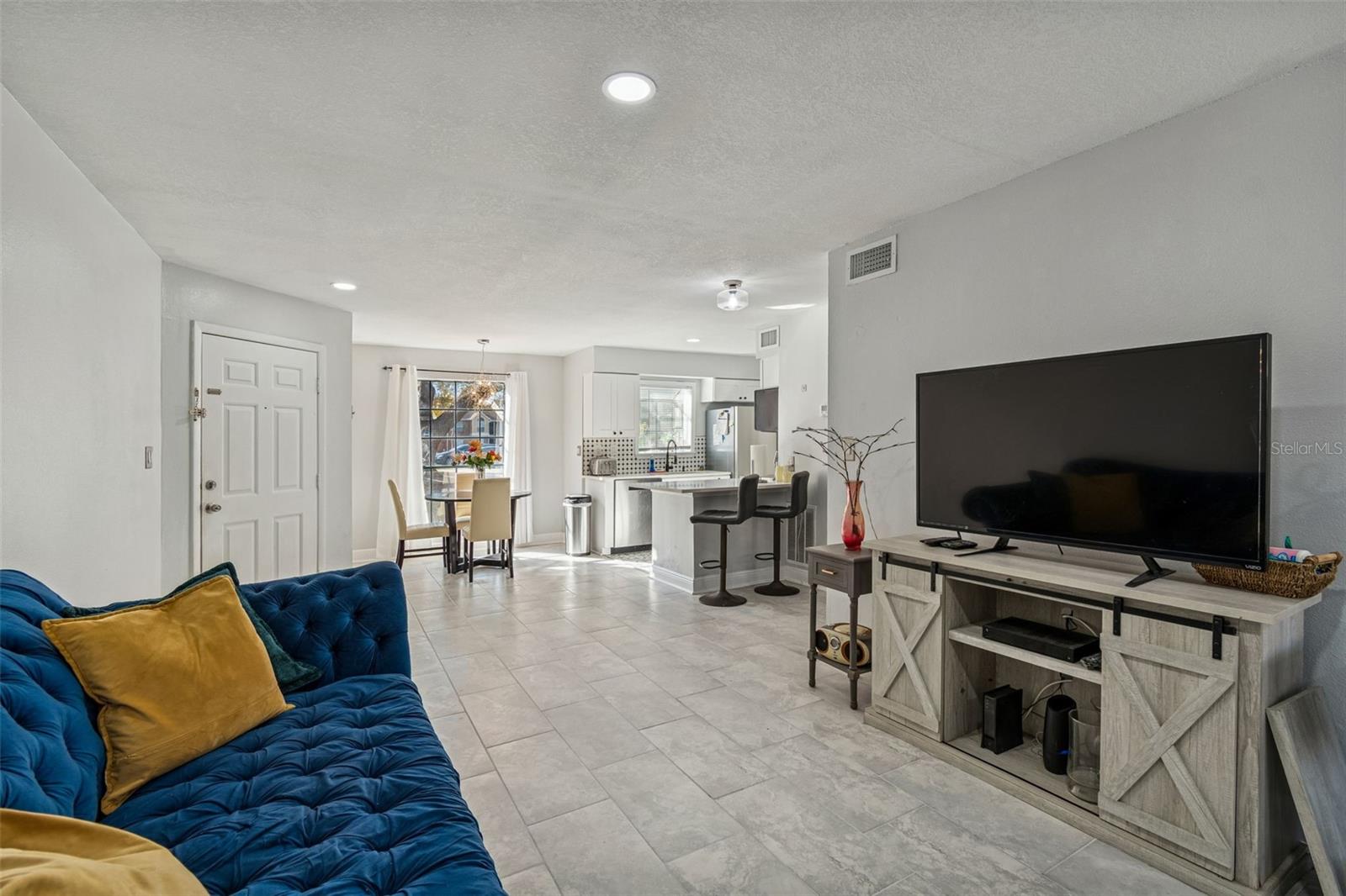 Image 17 of 48 For 8742 Mallard Reserve Drive 105