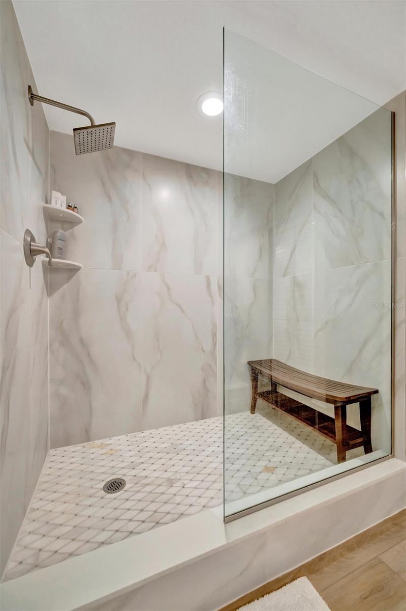 Image 39 of 73 For 1582 Gulf Boulevard 1507