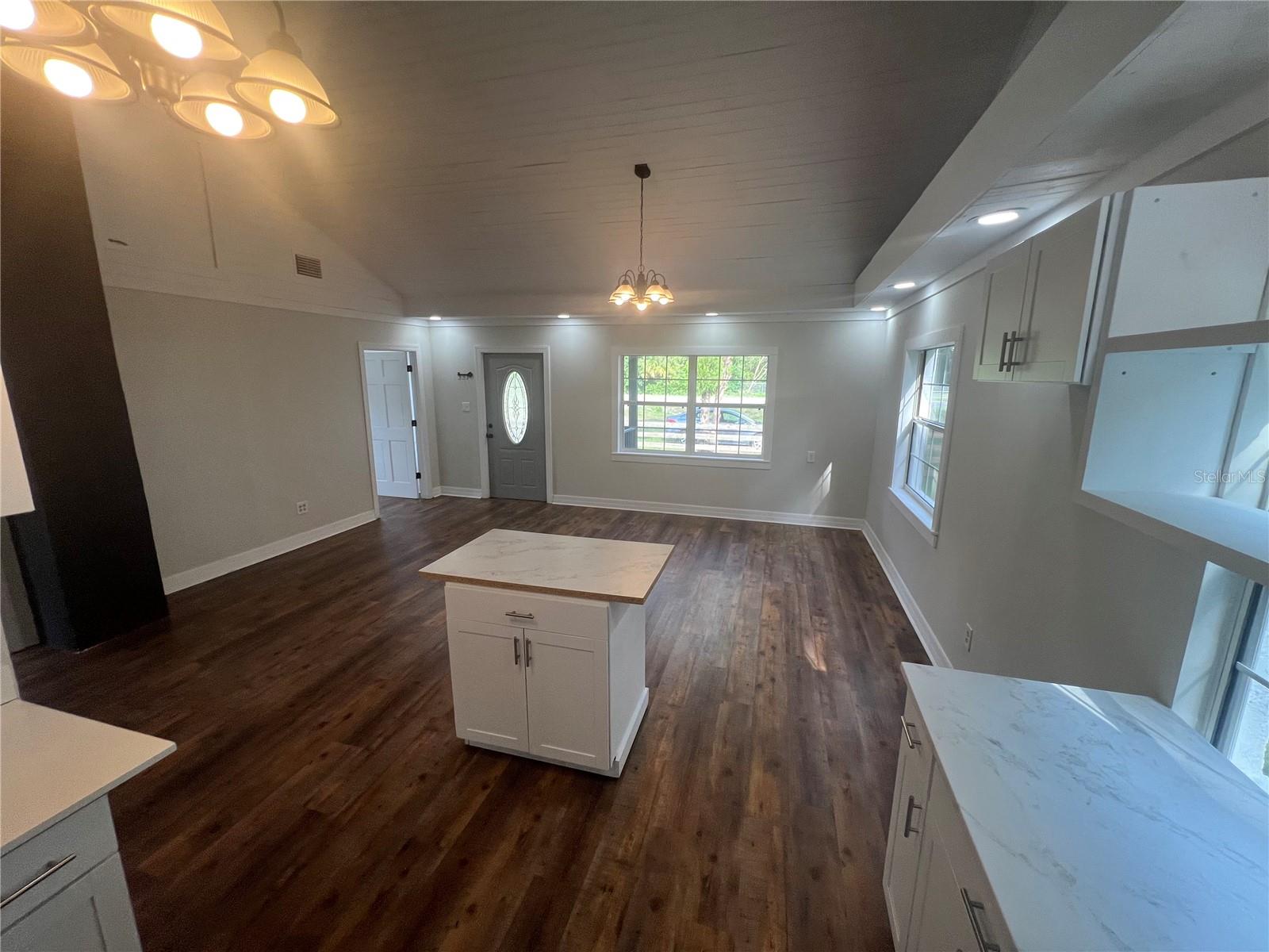 Image 3 of 14 For 18127 Us Highway 41