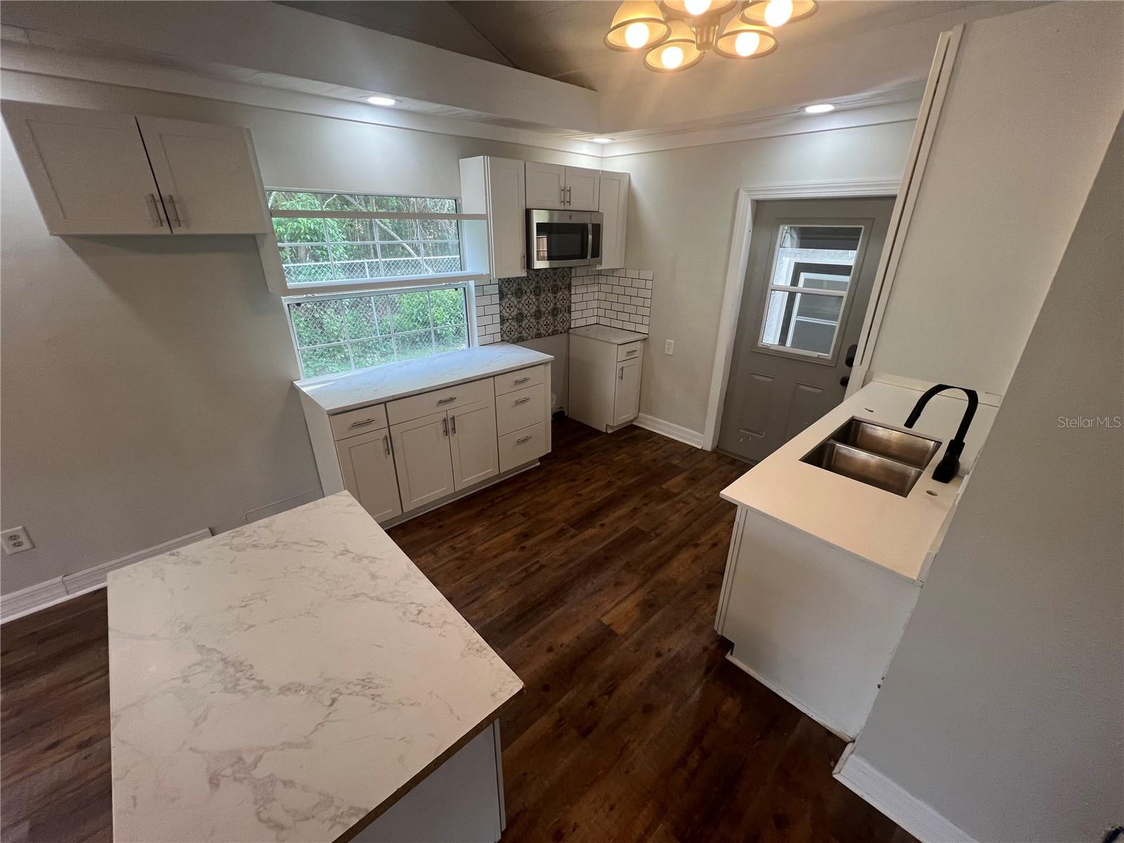 Image 6 of 14 For 18127 Us Highway 41