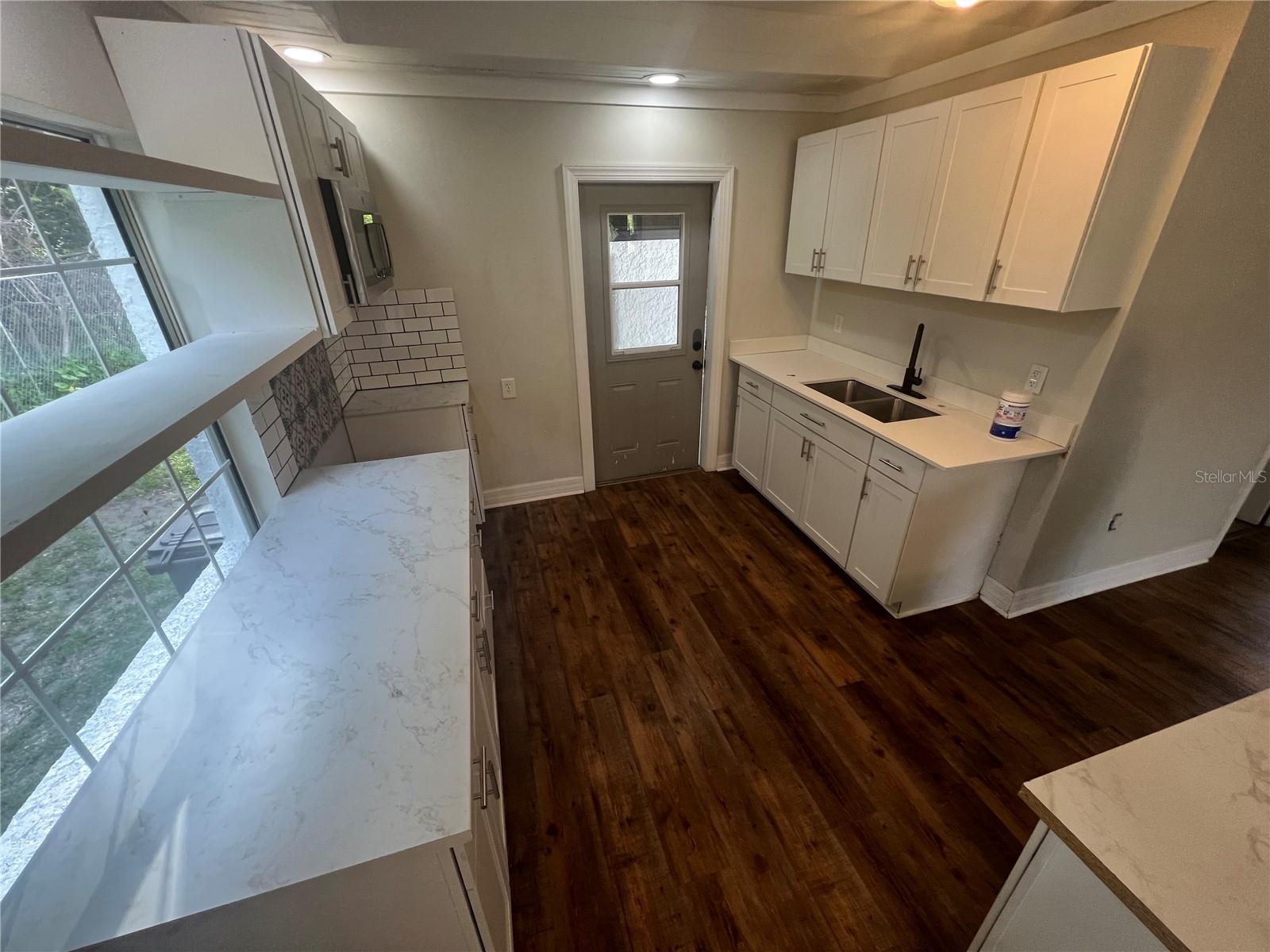 Image 7 of 14 For 18127 Us Highway 41