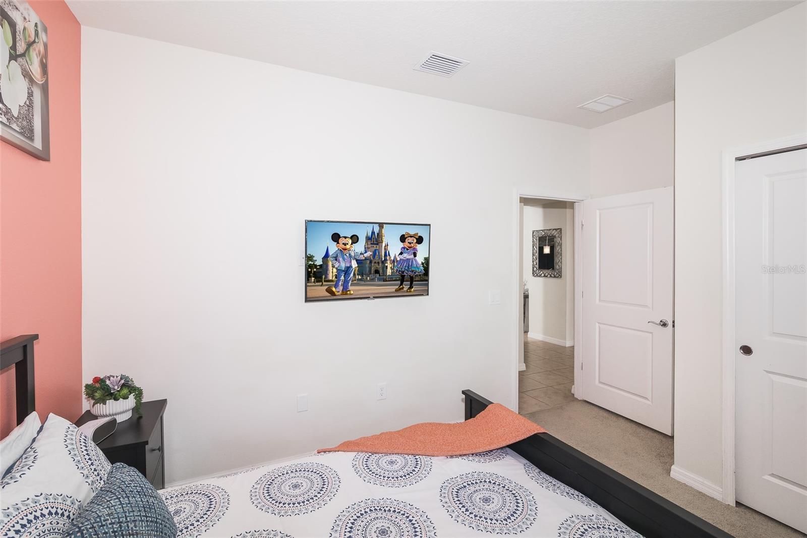 Listing photo id 14 for 4662 Terrasonesta Drive