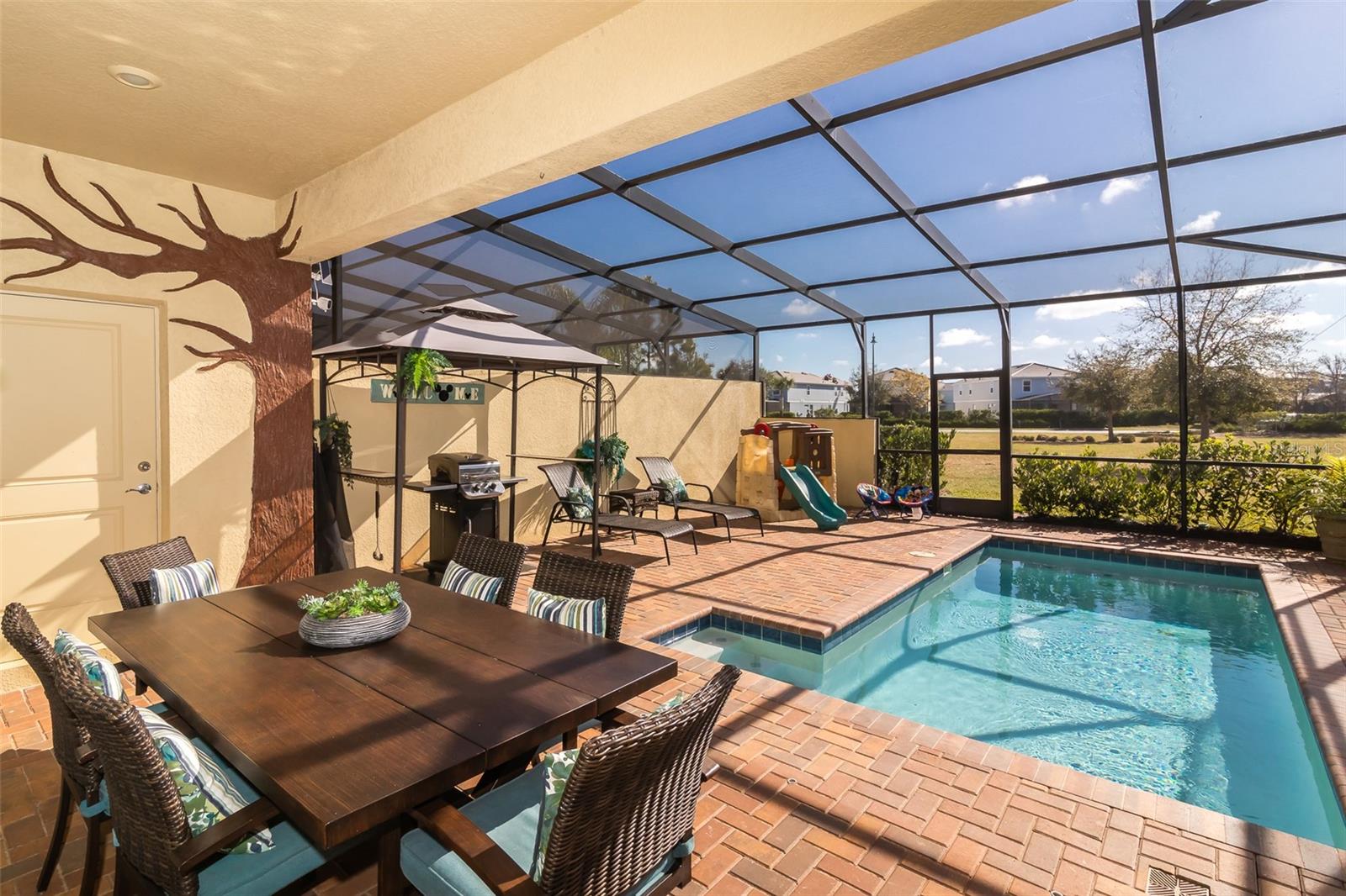 Listing photo id 1 for 4662 Terrasonesta Drive