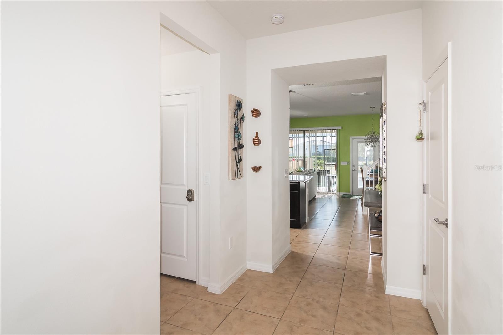 Listing photo id 7 for 4662 Terrasonesta Drive