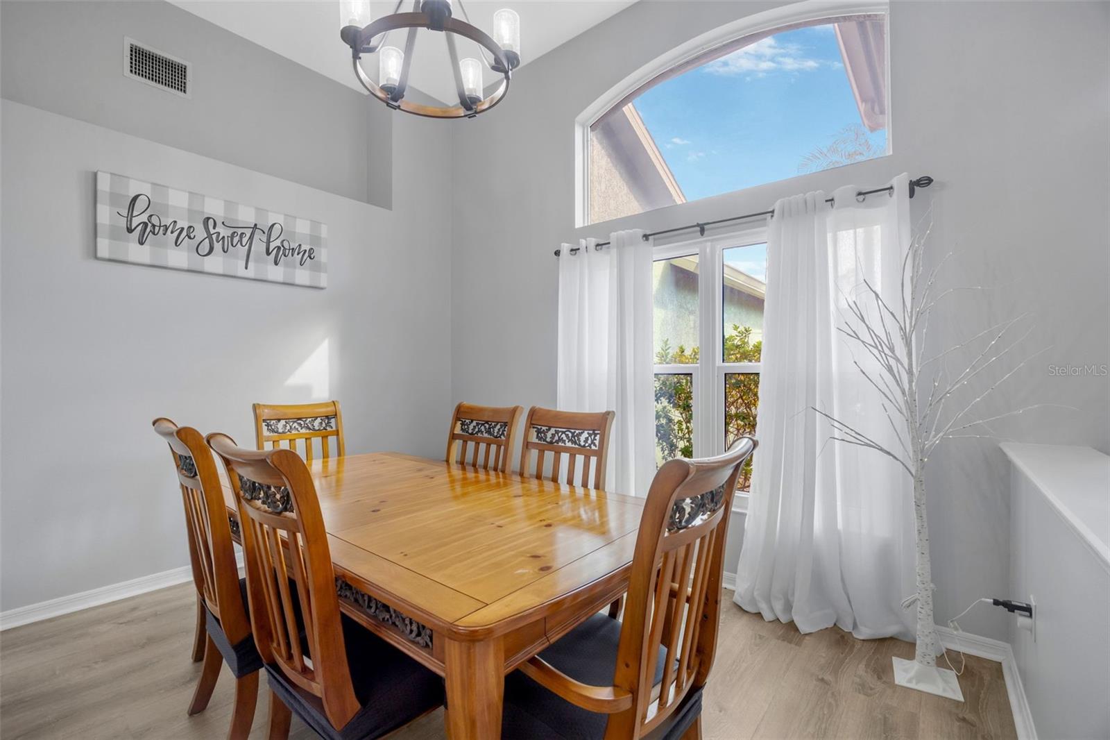 Listing photo id 9 for 28703 Crooked Stick Court