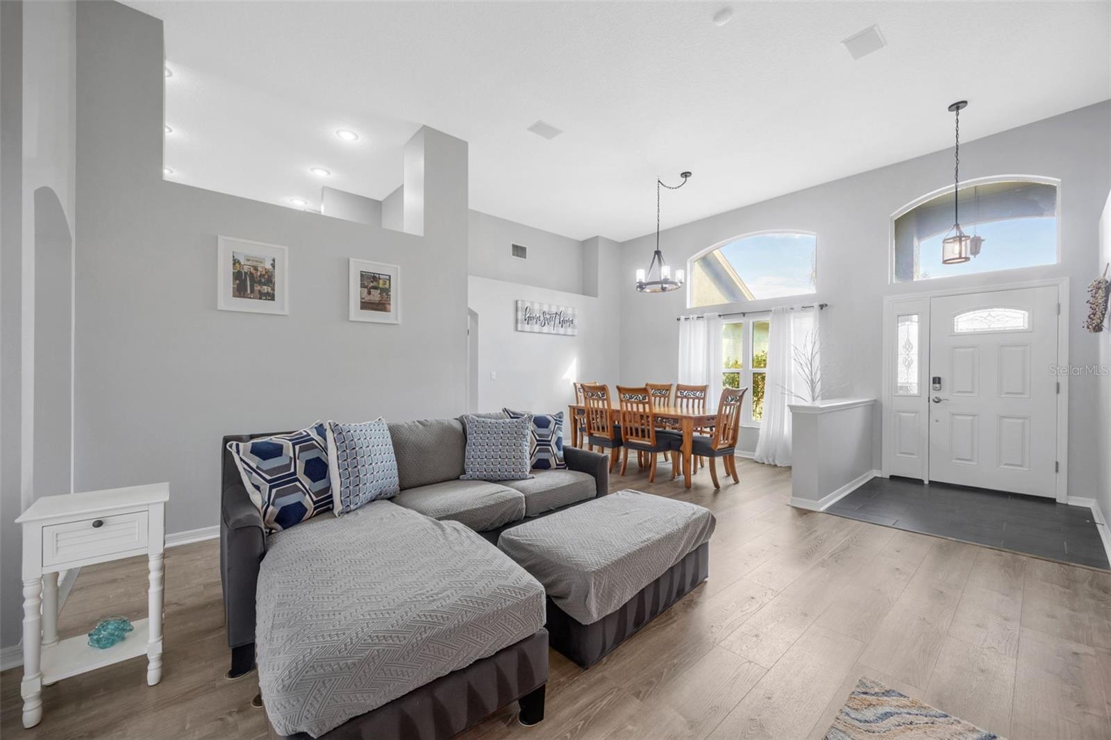 Listing photo id 4 for 28703 Crooked Stick Court