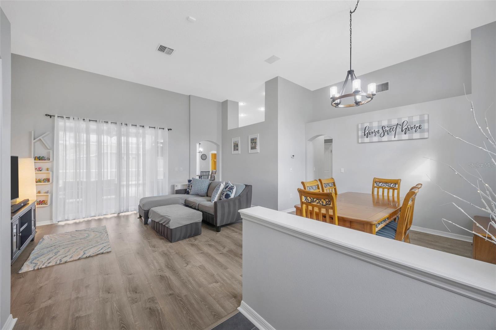 Listing photo id 5 for 28703 Crooked Stick Court