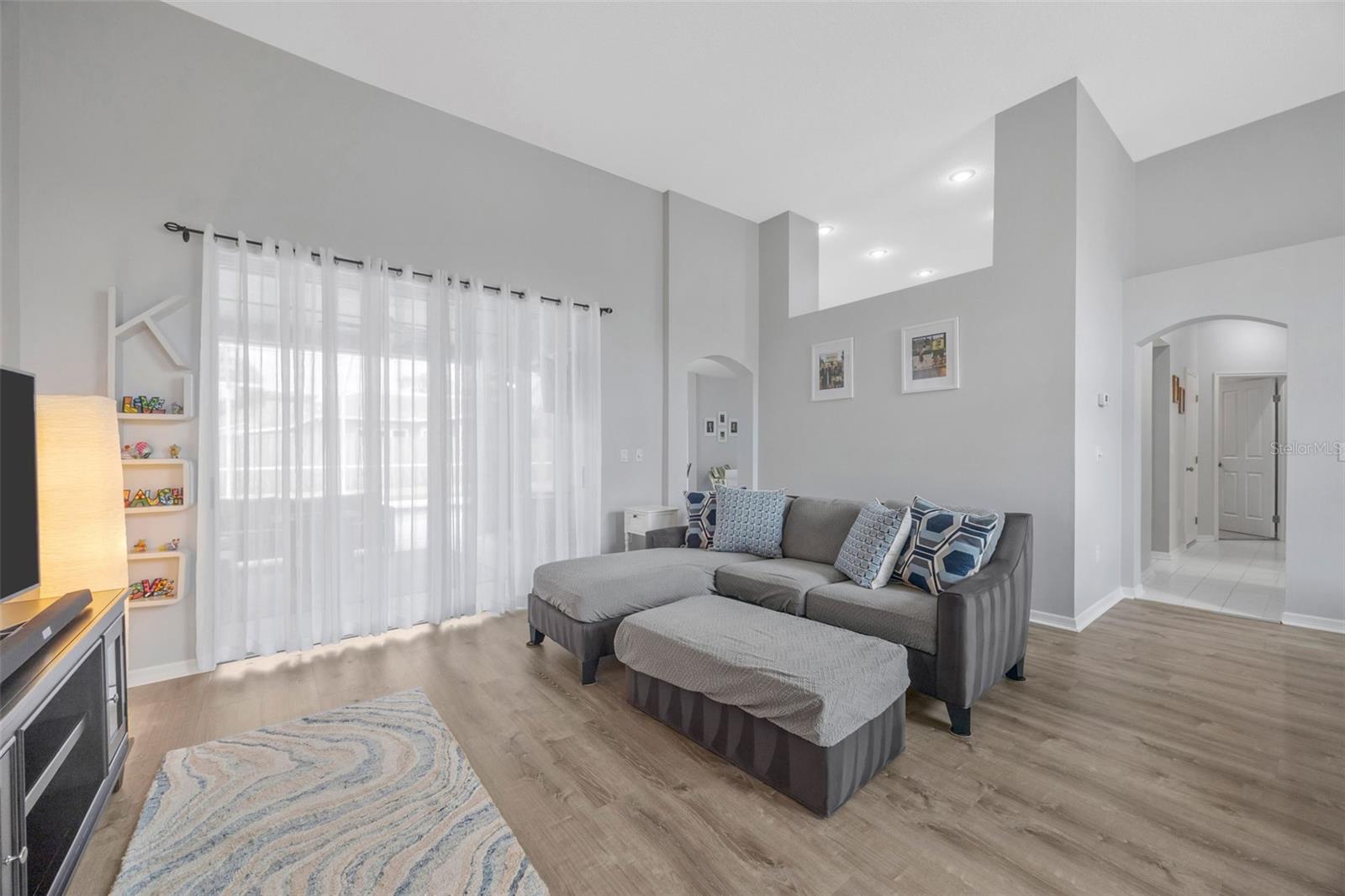 Listing photo id 6 for 28703 Crooked Stick Court