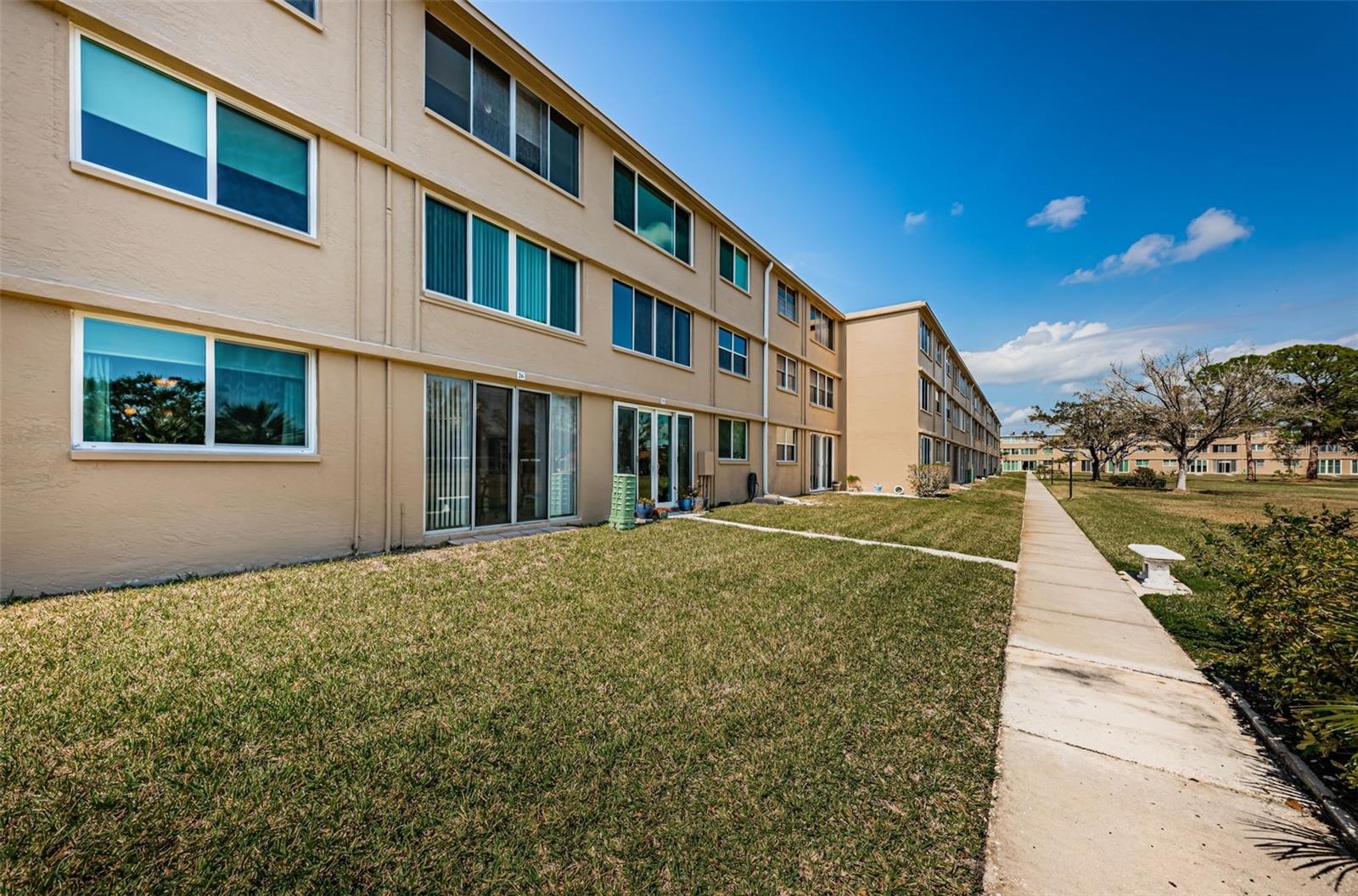 Image 29 of 41 For 4915 Bay Street Ne 126