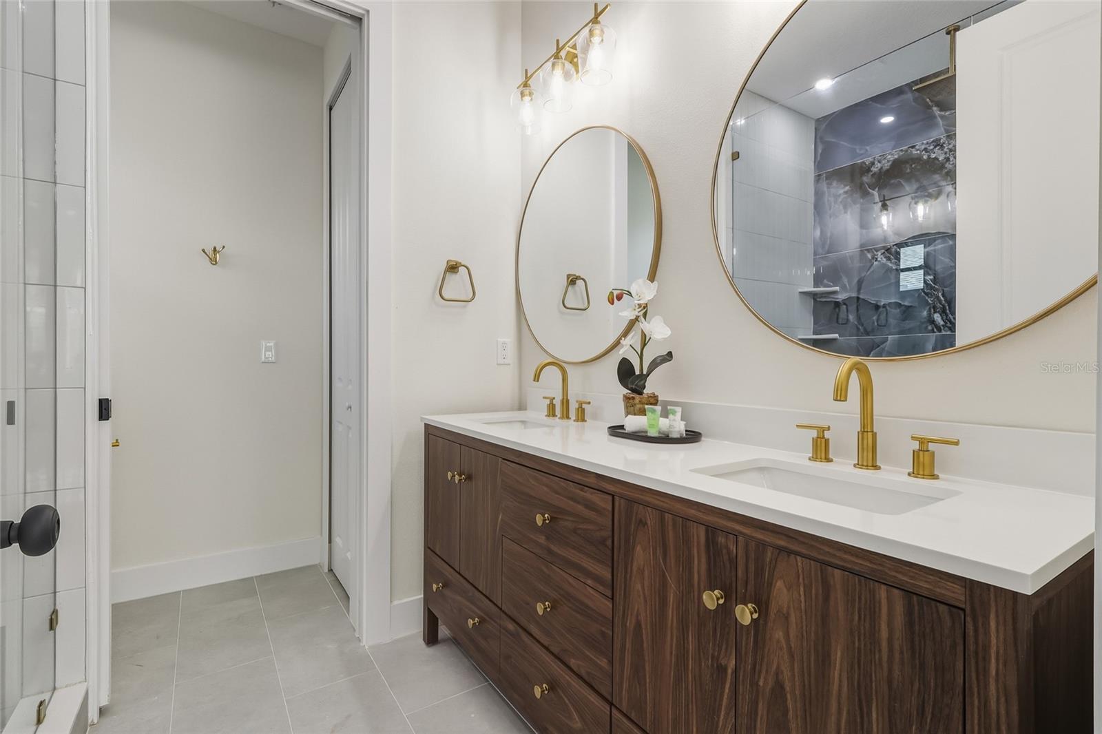 Image 10 of 19 For 1515 Knollwood Street