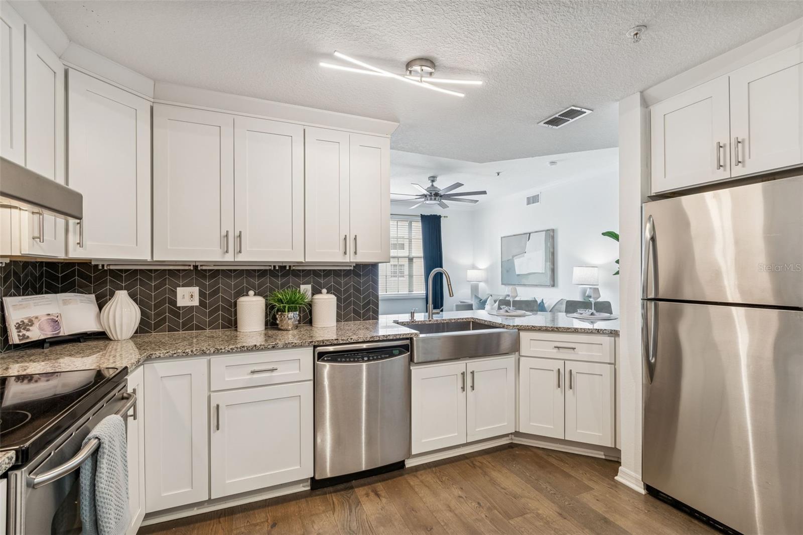 Image 15 of 47 For 501 Knights Run Avenue 2206