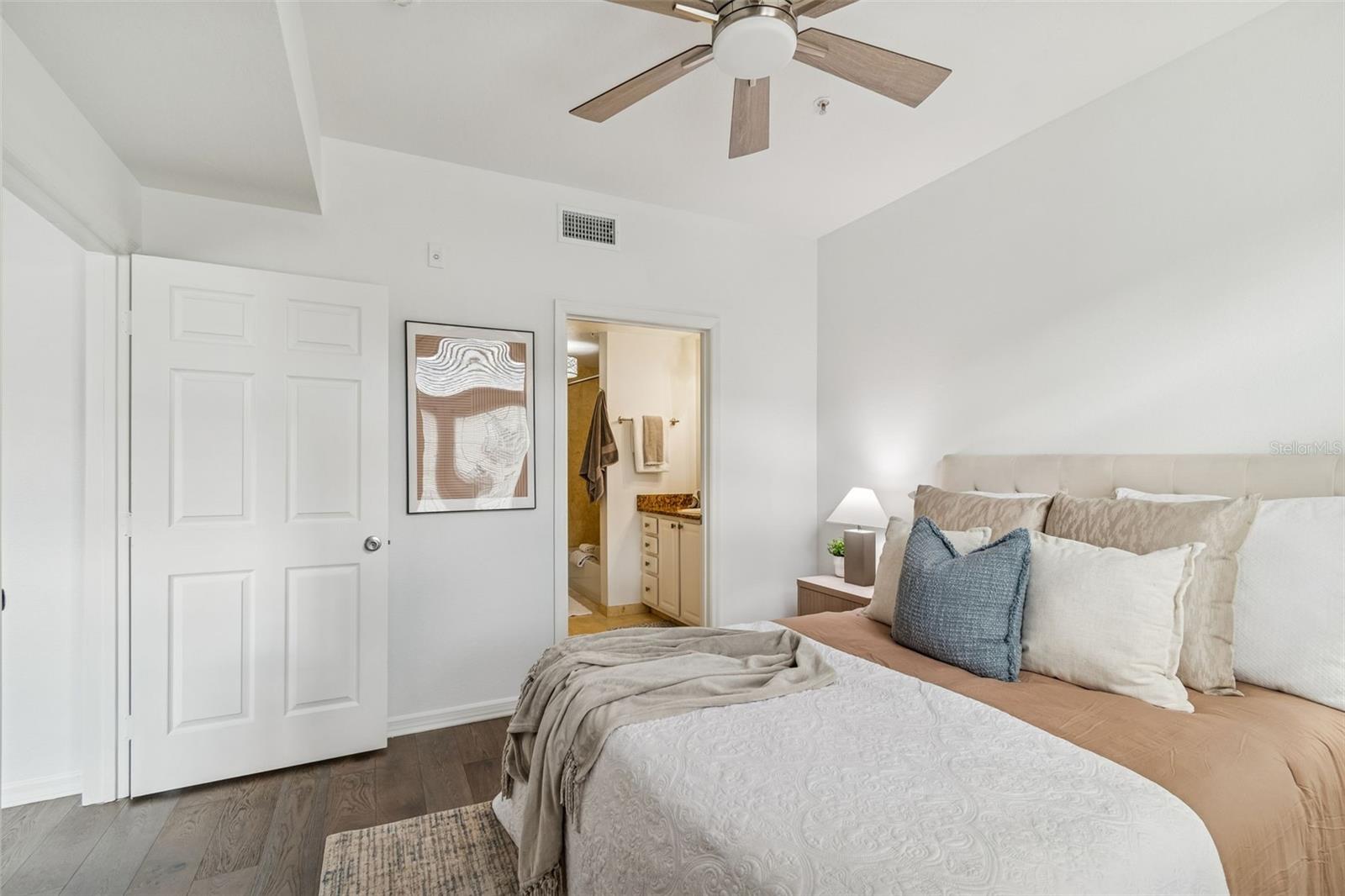 Image 19 of 47 For 501 Knights Run Avenue 2206