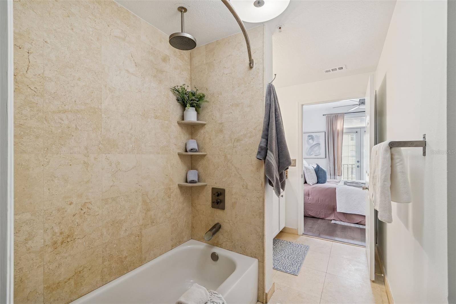 Image 24 of 47 For 501 Knights Run Avenue 2206