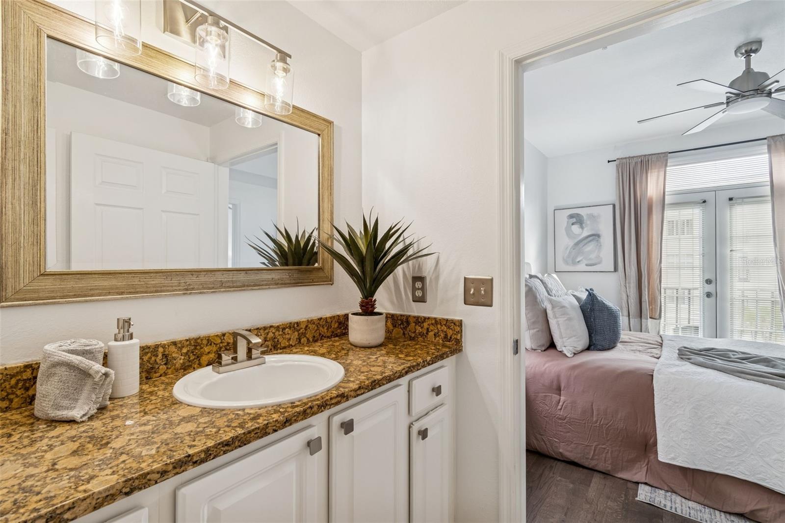 Image 25 of 47 For 501 Knights Run Avenue 2206