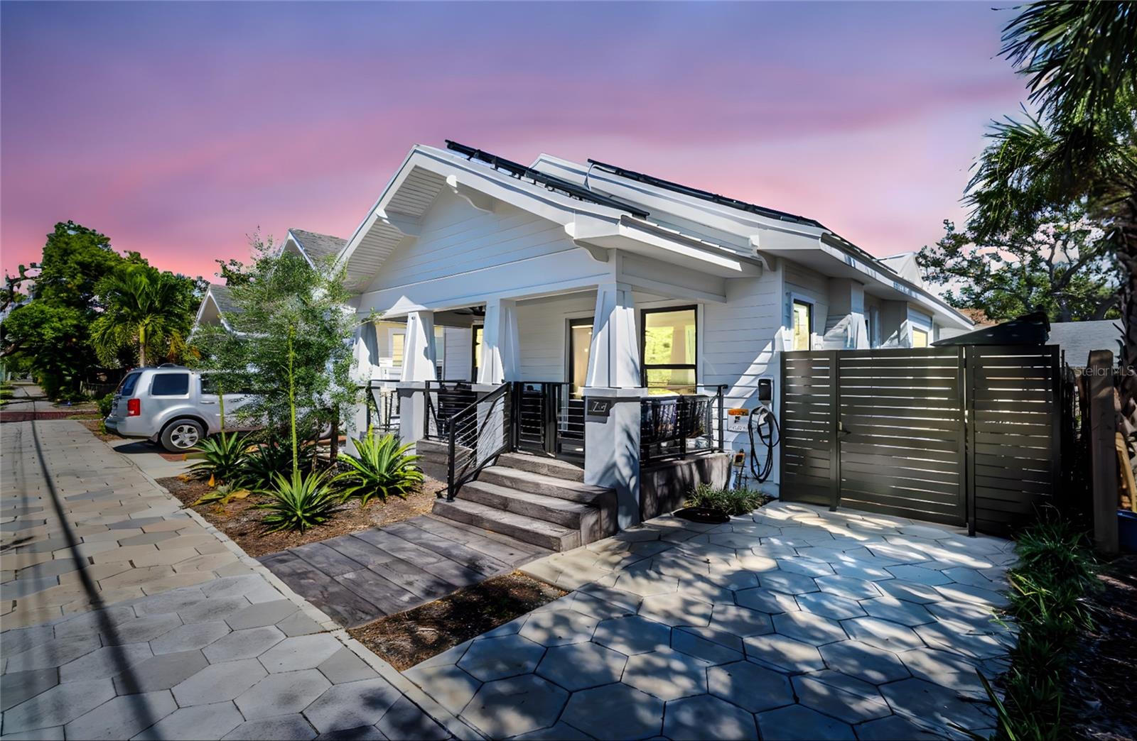 Image 2 of 16 For 747 2nd Street N