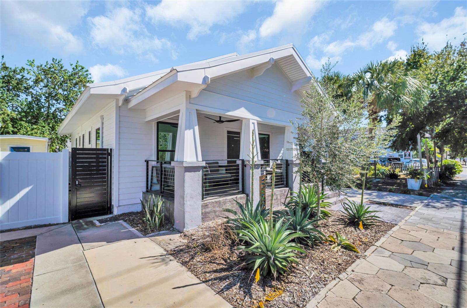 Image 3 of 16 For 747 2nd Street N