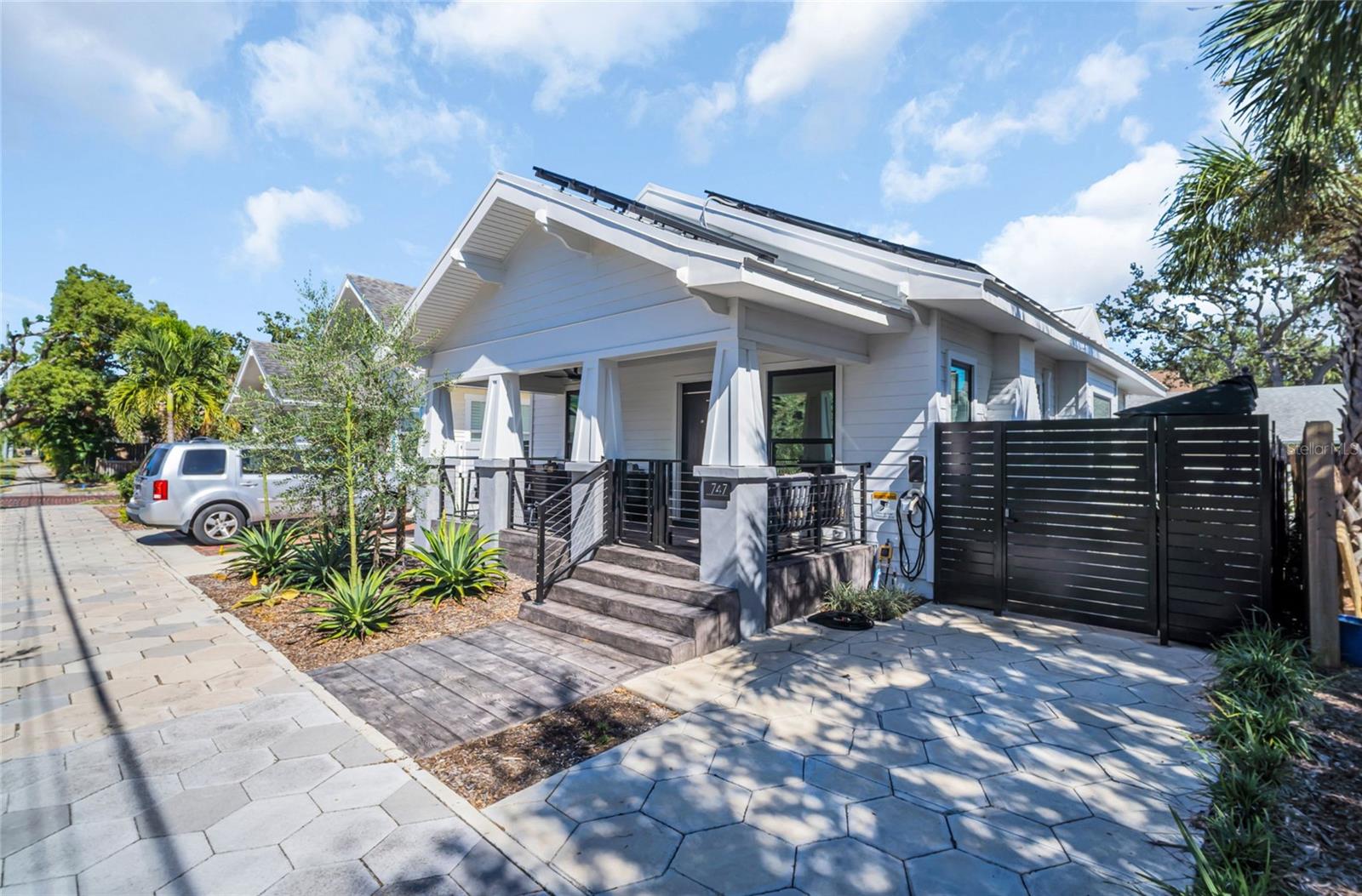 Image 5 of 16 For 747 2nd Street N